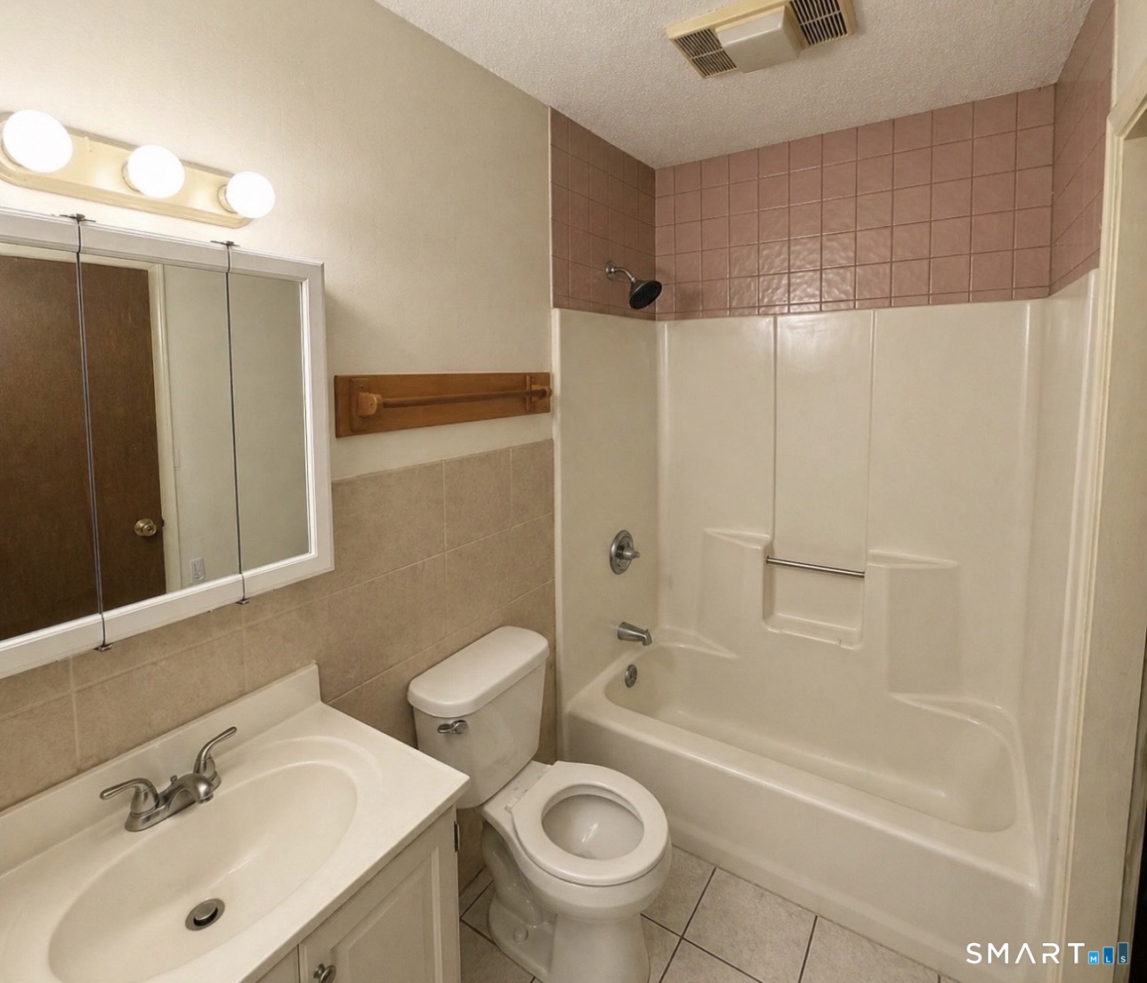975 Meriden, Waterbury, 06705, 2 Bedrooms Bedrooms, 0 ,1 BathroomBathrooms,Condo/co-op For Sale,For Sale,Meriden,0,24171125