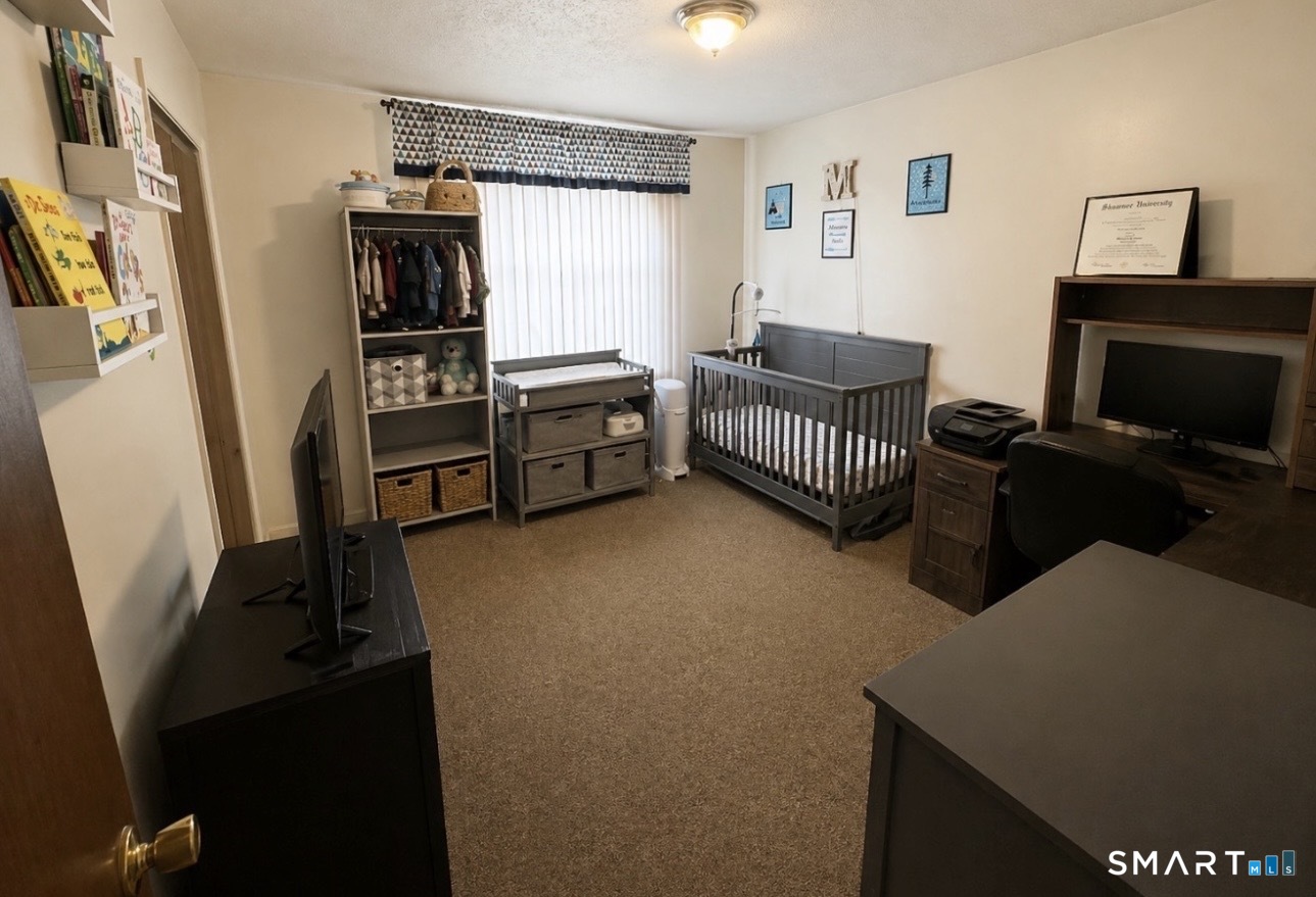 975 Meriden, Waterbury, 06705, 2 Bedrooms Bedrooms, 0 ,1 BathroomBathrooms,Condo/co-op For Sale,For Sale,Meriden,0,24171125