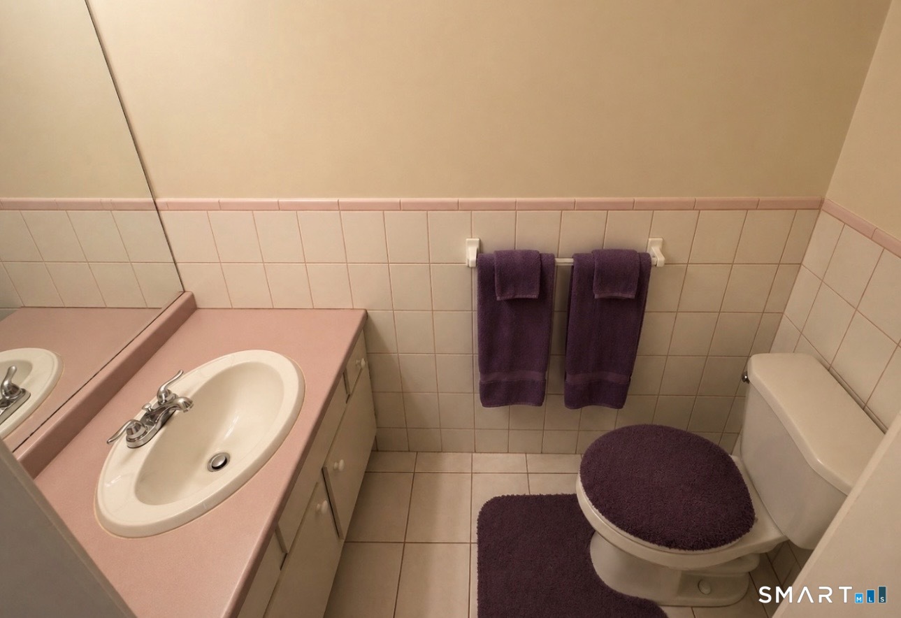 975 Meriden, Waterbury, 06705, 2 Bedrooms Bedrooms, 0 ,1 BathroomBathrooms,Condo/co-op For Sale,For Sale,Meriden,0,24171125