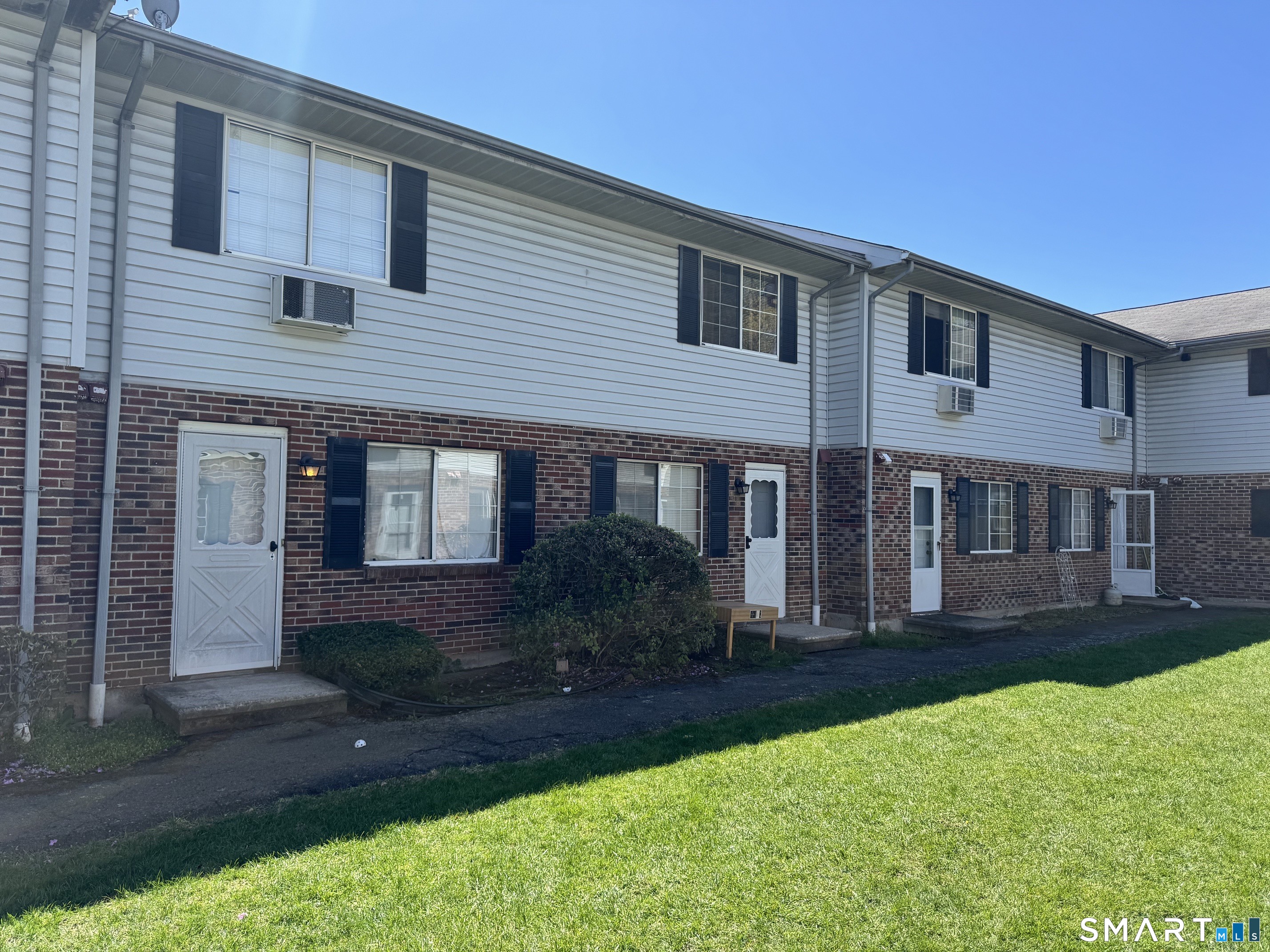 975 Meriden, Waterbury, 06705, 2 Bedrooms Bedrooms, 0 ,1 BathroomBathrooms,Condo/co-op For Sale,For Sale,Meriden,0,24171125