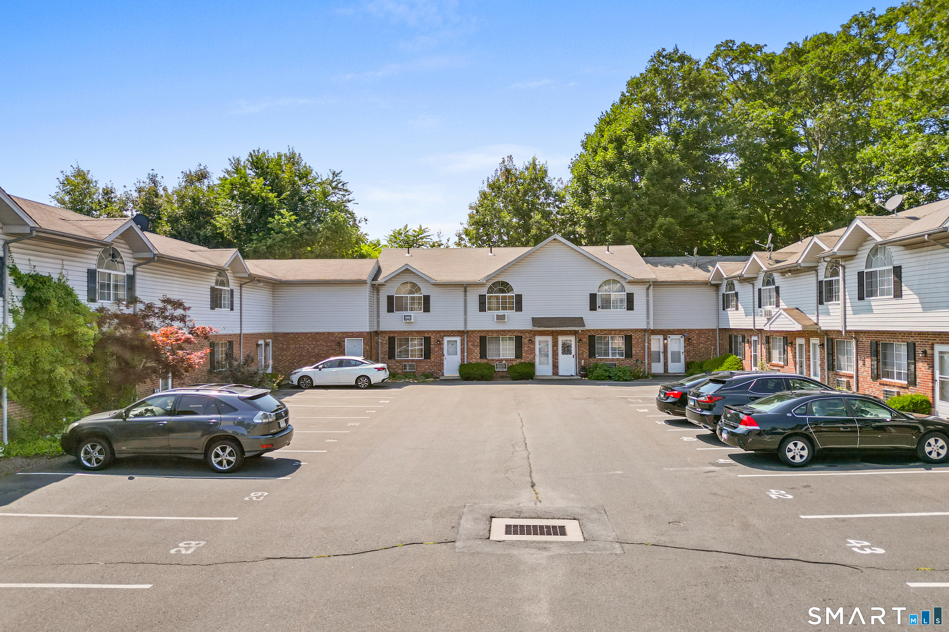 975 Meriden, Waterbury, 06705, 2 Bedrooms Bedrooms, 0 ,1 BathroomBathrooms,Condo/co-op For Sale,For Sale,Meriden,0,24171125