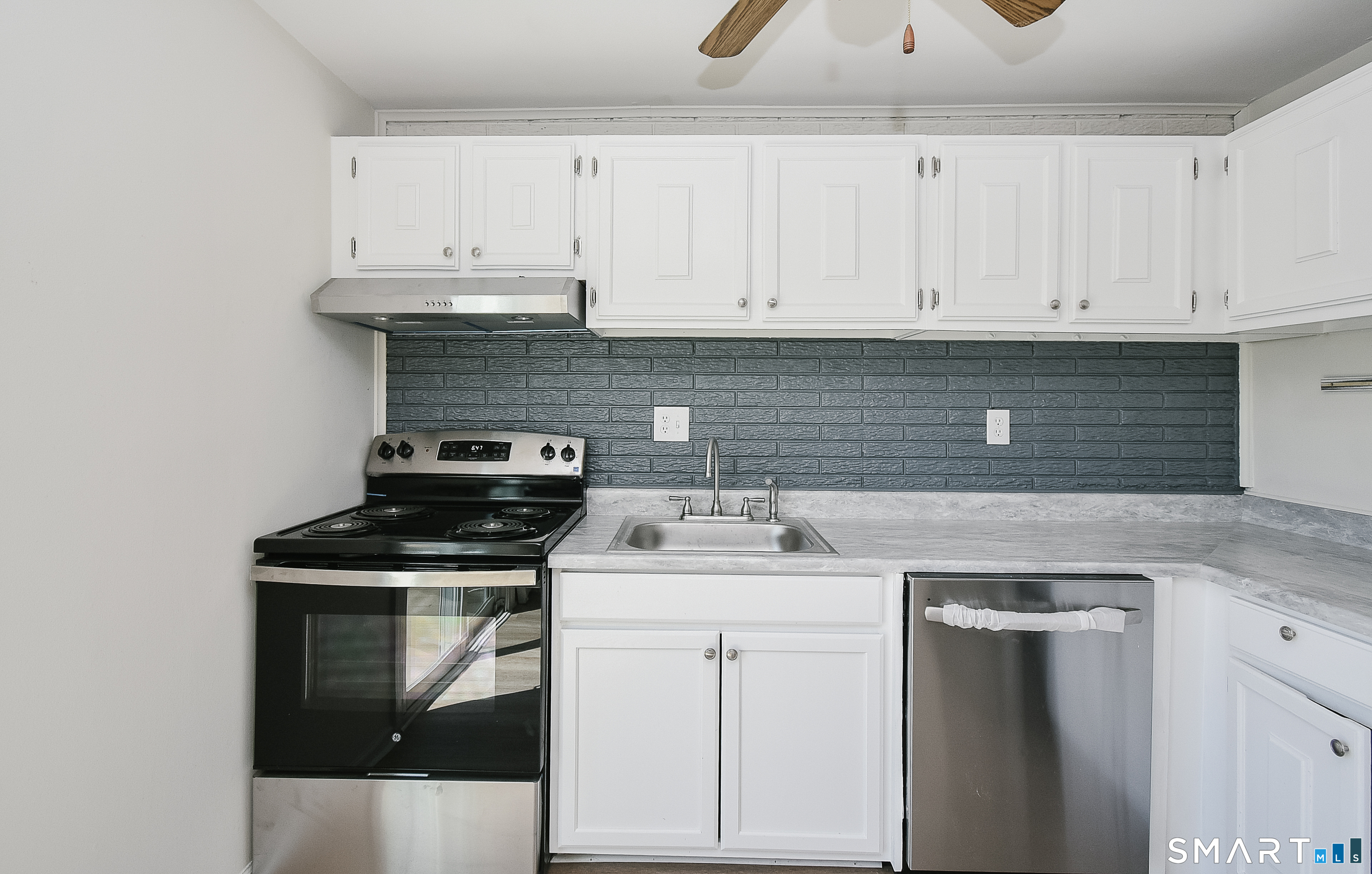 410 Blackstone, Meriden, 06450, 2 Bedrooms Bedrooms, 0 ,1 BathroomBathrooms,Condo/co-op For Sale,For Sale,Blackstone,0,24169683