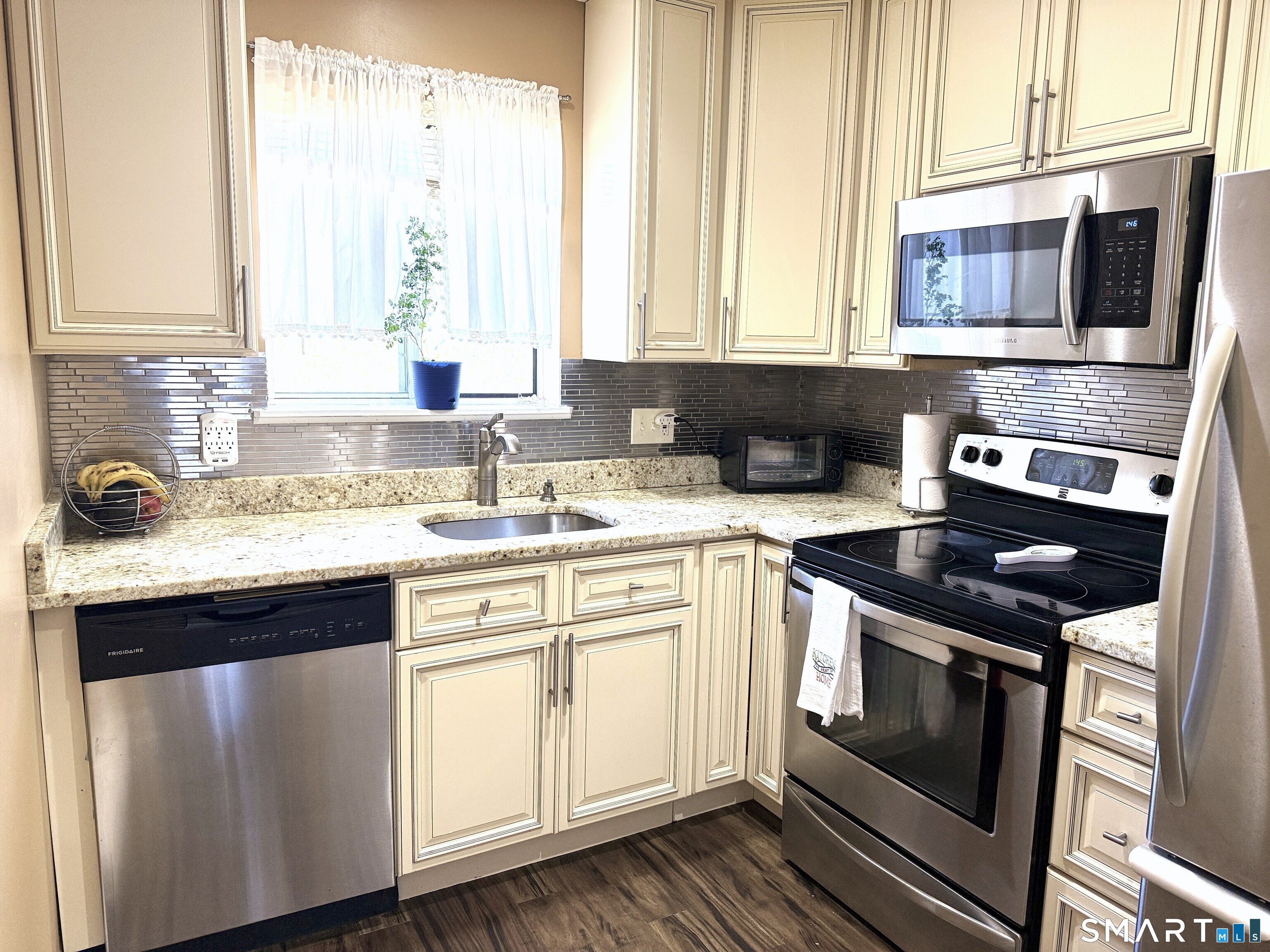 147 Hamden, Waterbury, 06704, 2 Bedrooms Bedrooms, 0 ,1 BathroomBathrooms,Condo/co-op For Sale,For Sale,Hamden,0,24171470