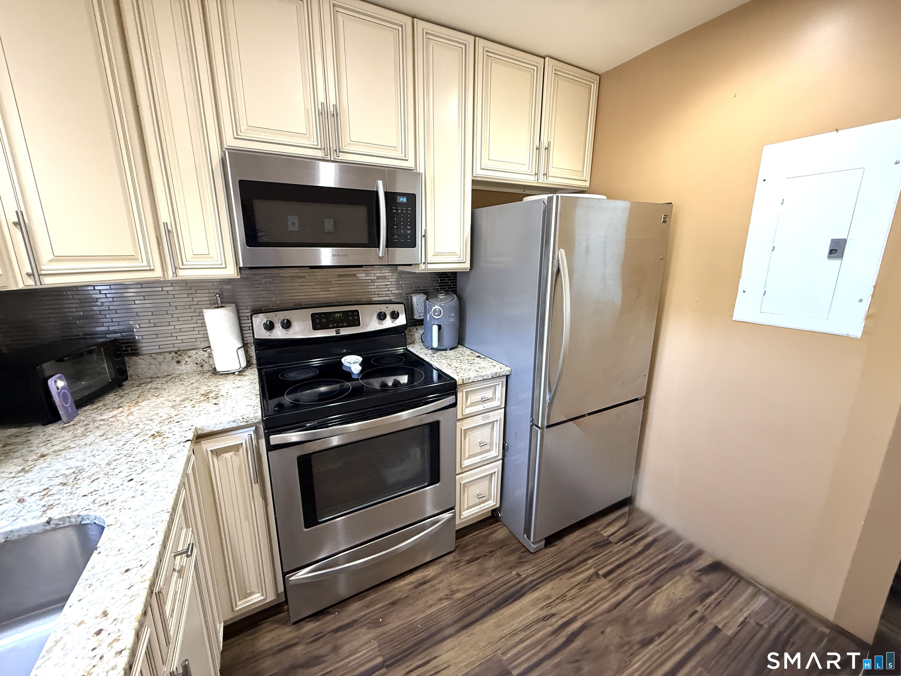 147 Hamden, Waterbury, 06704, 2 Bedrooms Bedrooms, 0 ,1 BathroomBathrooms,Condo/co-op For Sale,For Sale,Hamden,0,24171470