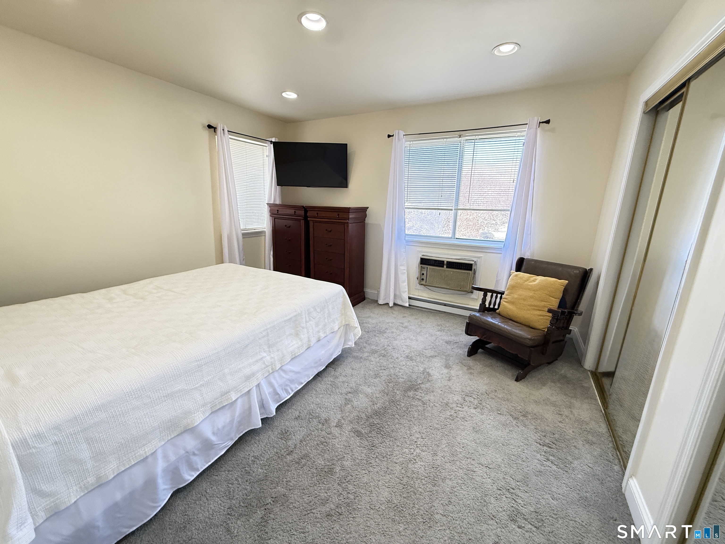 147 Hamden, Waterbury, 06704, 2 Bedrooms Bedrooms, 0 ,1 BathroomBathrooms,Condo/co-op For Sale,For Sale,Hamden,0,24171470