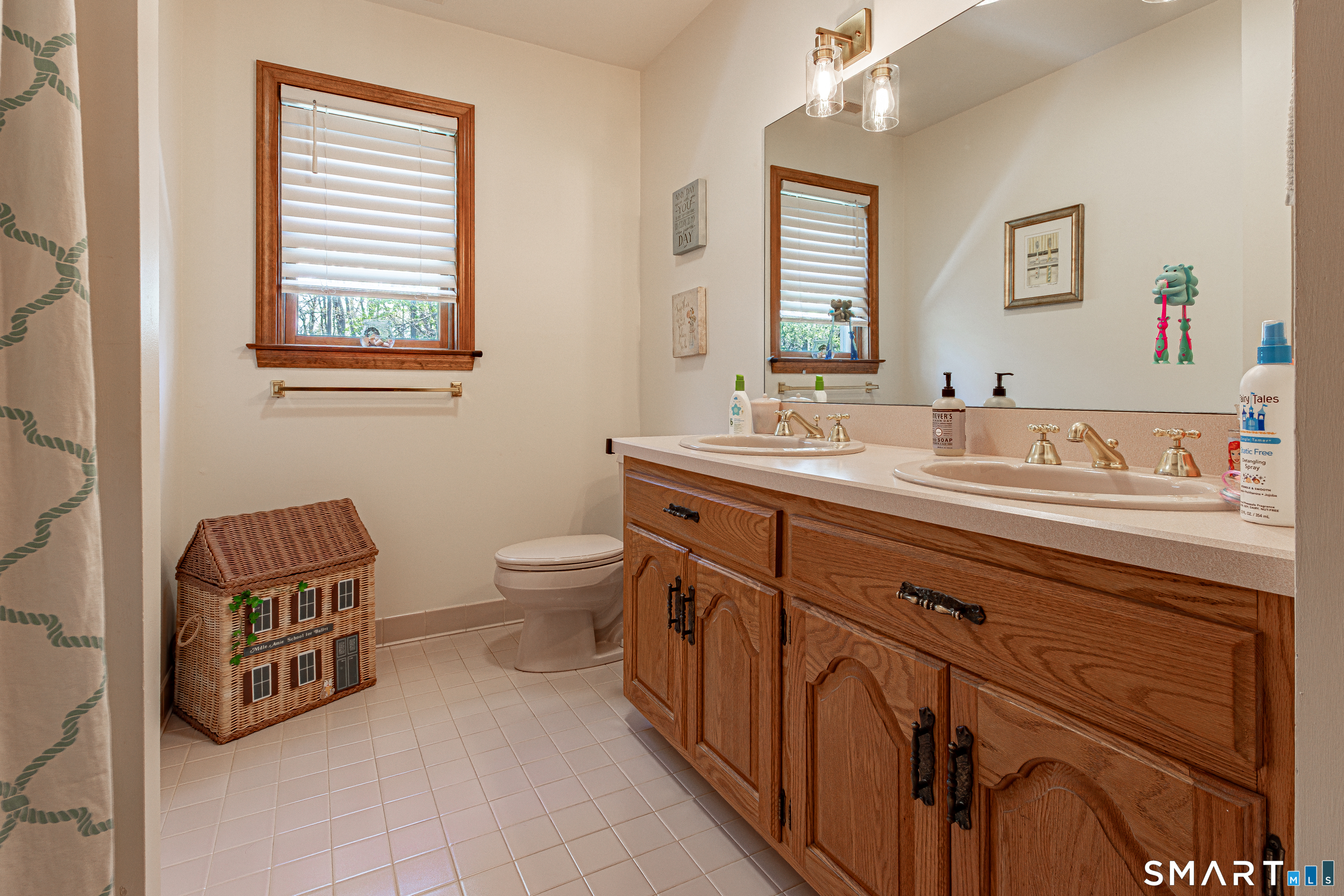 33 Country Club Woods, Waterbury, 06708, 3 Bedrooms Bedrooms, 0 ,2 BathroomsBathrooms,Single Family For Sale,For Sale,Country Club Woods,0,24169918