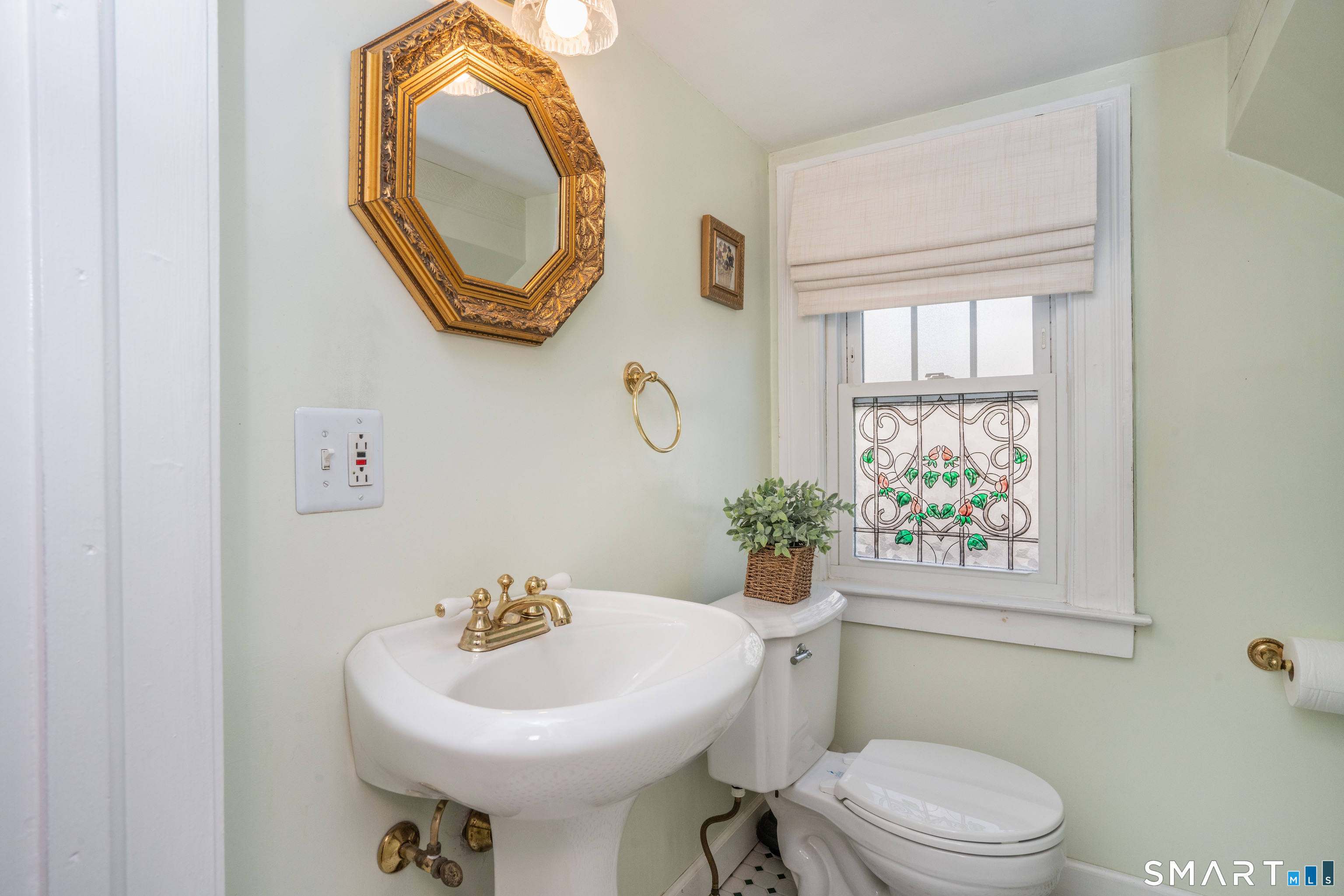 469 Fern, West Hartford, 06107, 4 Bedrooms Bedrooms, 0 ,2 BathroomsBathrooms,Single Family For Sale,For Sale,Fern,0,24171080