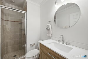 2nd floor full bathroom