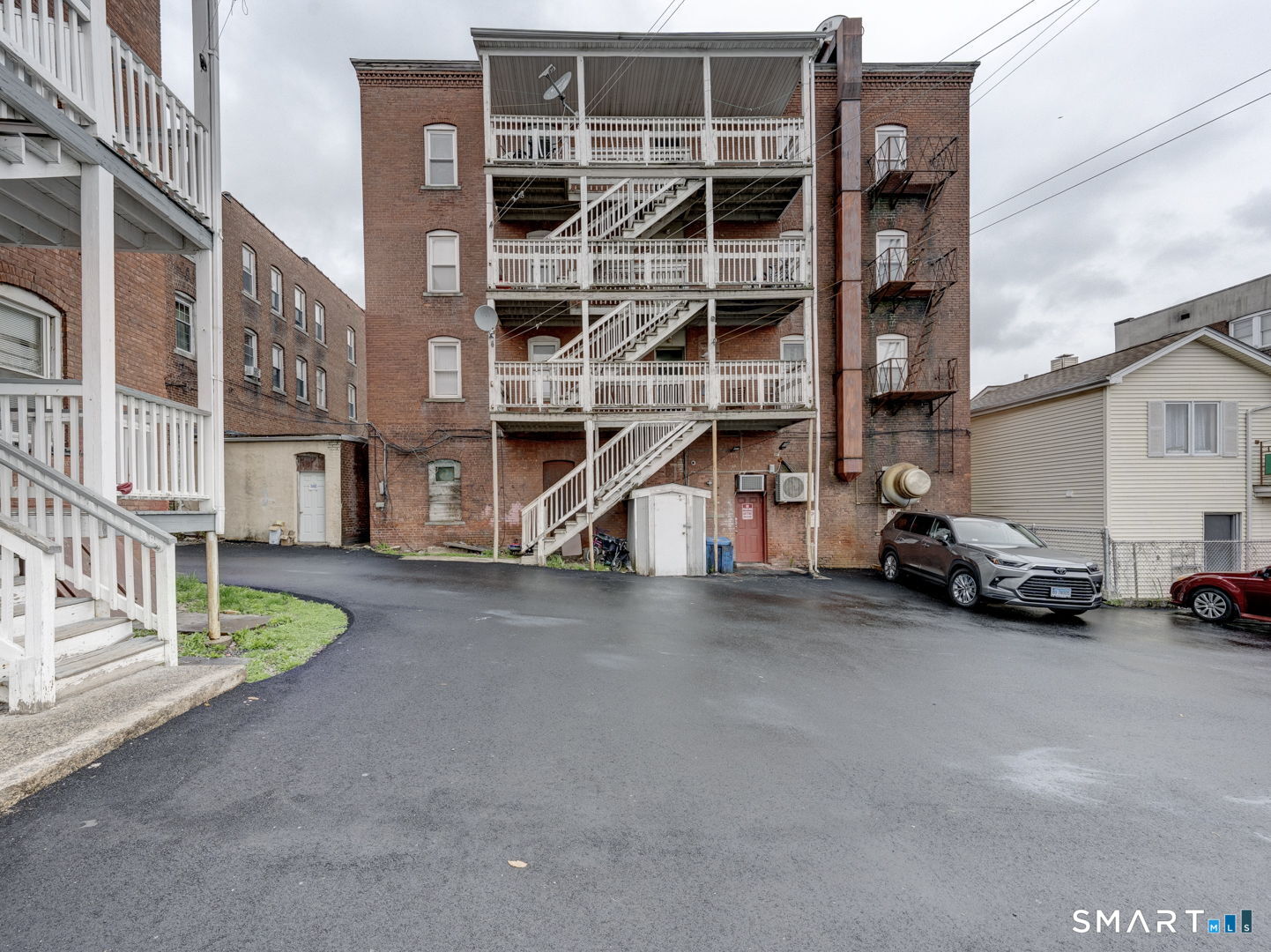 100 Broad, New Britain, 06053, 3 Bedrooms Bedrooms, 0 ,1 BathroomBathrooms,Residential Rental,For Sale,Broad,0,24171568
