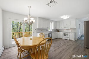 Eat-in Kitchen