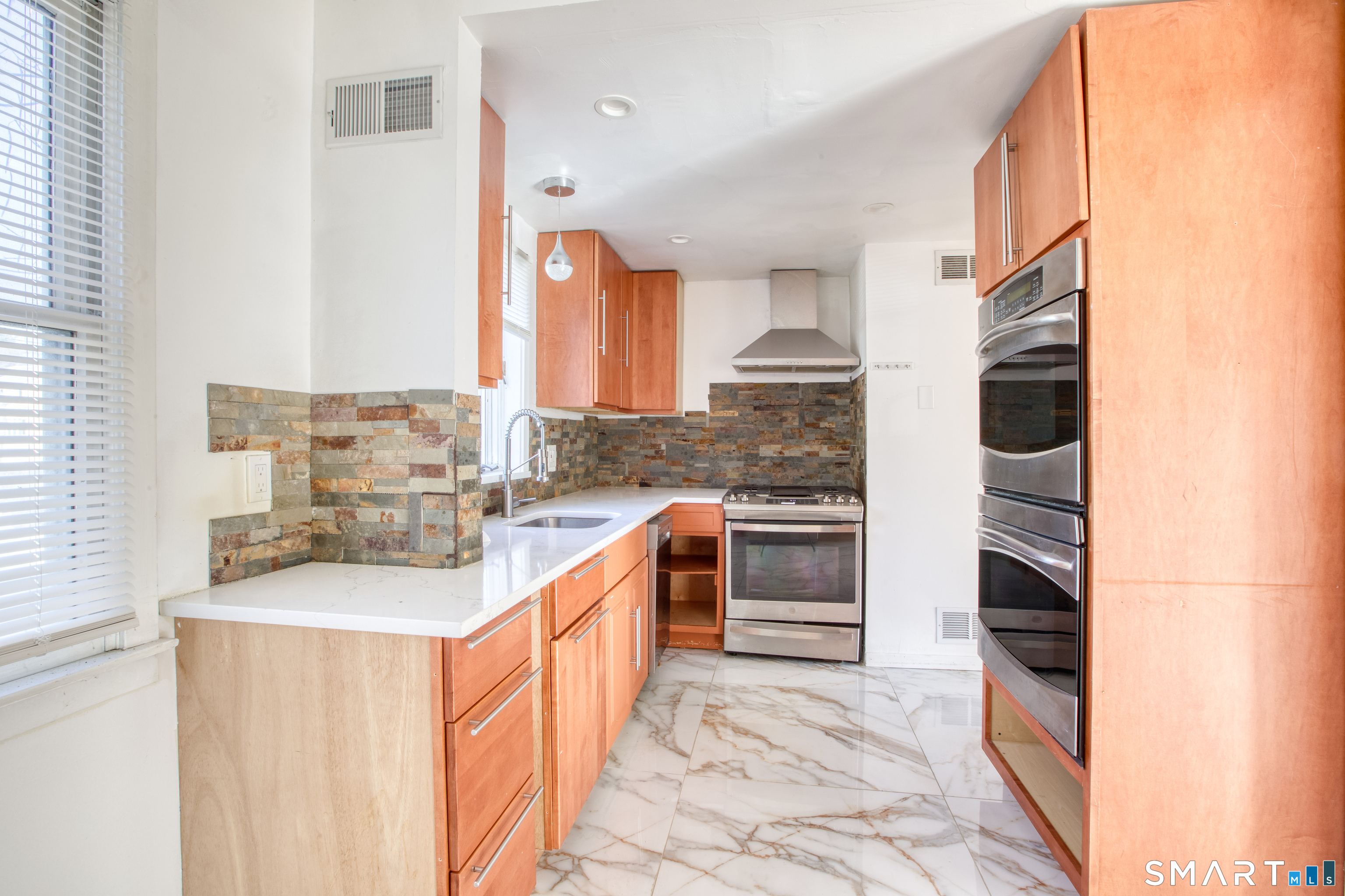 24 Hollow Wood, Greenwich, 06831, 3 Bedrooms Bedrooms, 0 ,2 BathroomsBathrooms,Residential Rental,For Sale,Hollow Wood,0,24171951