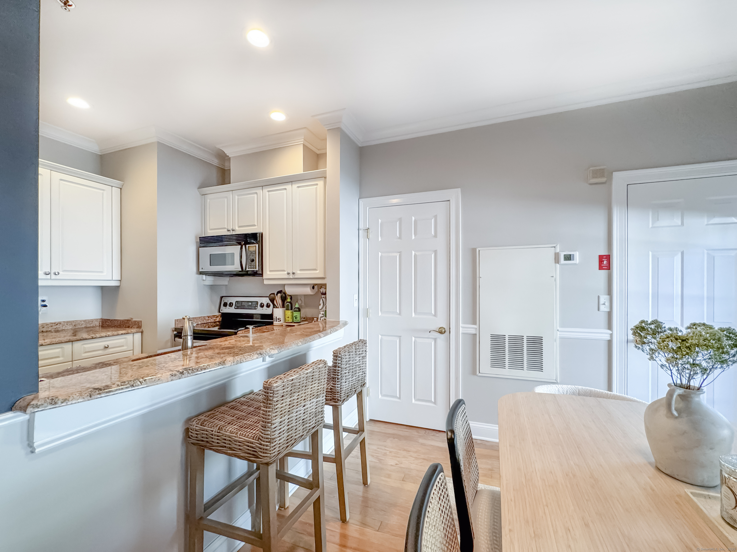 20 Cross, Westport, 06880, 2 Bedrooms Bedrooms, 0 ,2 BathroomsBathrooms,Residential Rental,For Sale,Cross,0,24172100
