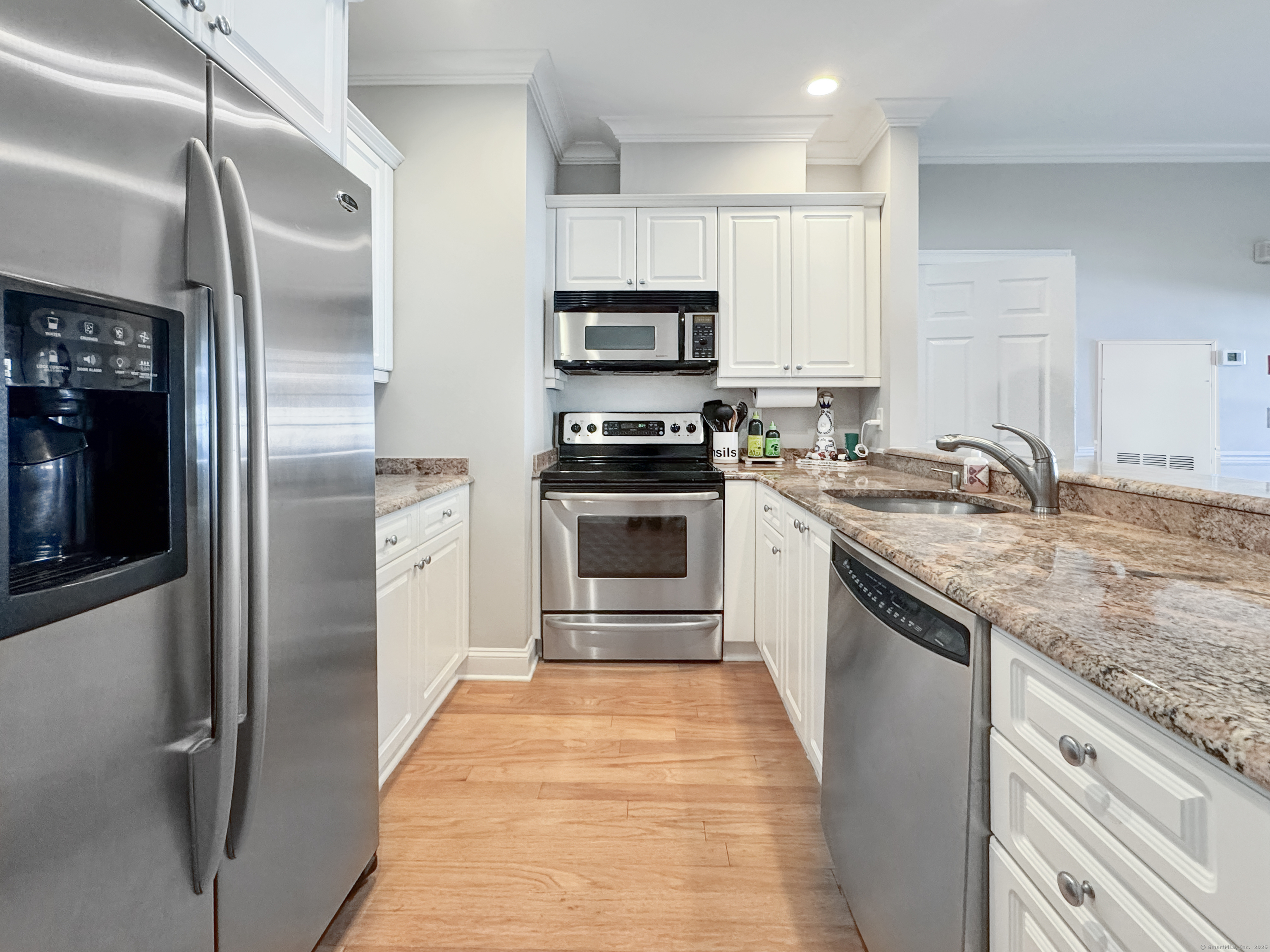 20 Cross, Westport, 06880, 2 Bedrooms Bedrooms, 0 ,2 BathroomsBathrooms,Residential Rental,For Sale,Cross,0,24172100