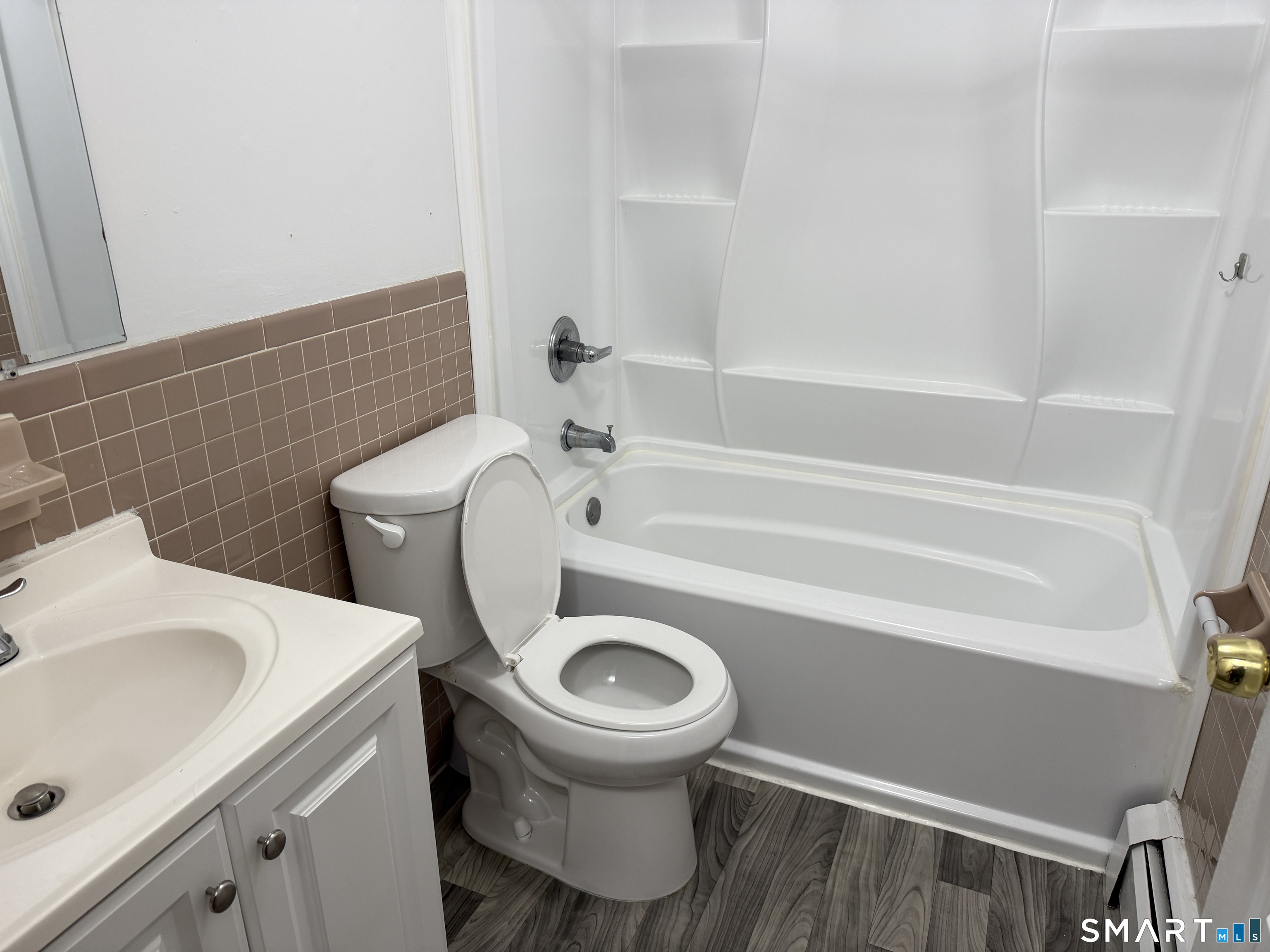 1162 Middle, Manchester, 06040, 2 Bedrooms Bedrooms, 0 ,1 BathroomBathrooms,Residential Rental,For Sale,Middle,0,24172138