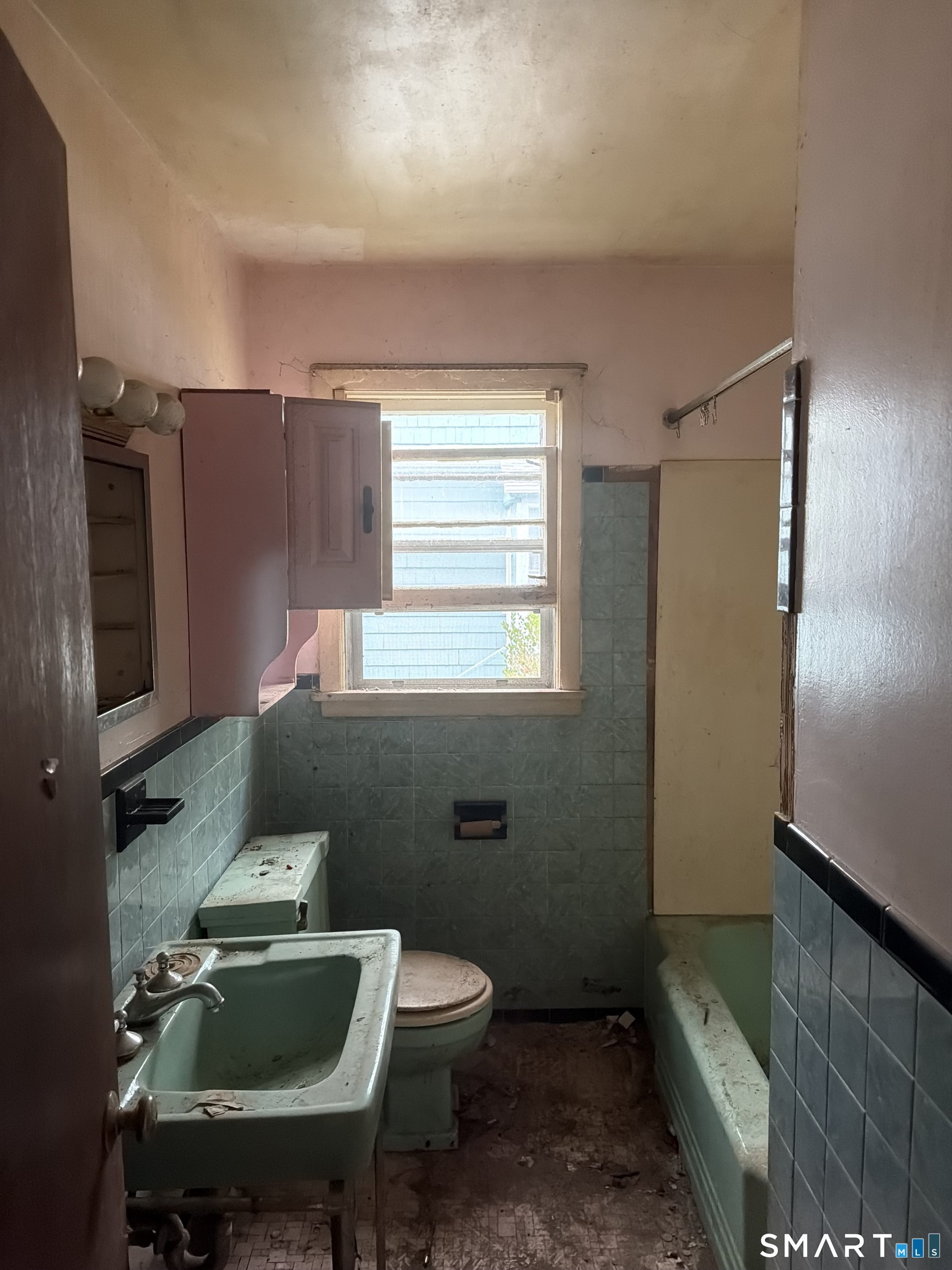 38 Robinson, New London, 06320, 2 Bedrooms Bedrooms, 0 ,1 BathroomBathrooms,Single Family For Sale,For Sale,Robinson,0,24172310