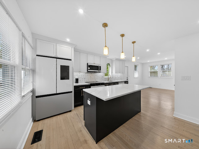 20 Oakridge, Trumbull, 06611, 4 Bedrooms Bedrooms, 0 ,3 BathroomsBathrooms,Residential Rental,For Sale,Oakridge,0,24172333