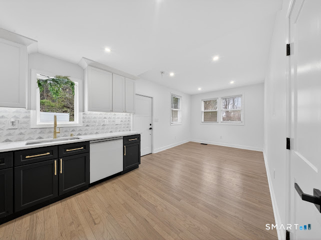 20 Oakridge, Trumbull, 06611, 4 Bedrooms Bedrooms, 0 ,3 BathroomsBathrooms,Residential Rental,For Sale,Oakridge,0,24172333