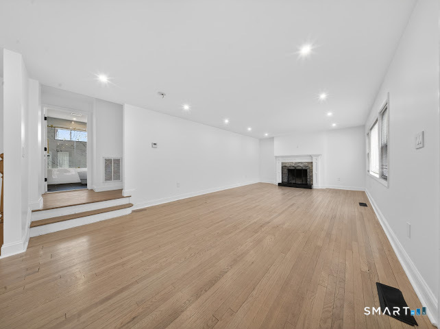 20 Oakridge, Trumbull, 06611, 4 Bedrooms Bedrooms, 0 ,3 BathroomsBathrooms,Residential Rental,For Sale,Oakridge,0,24172333
