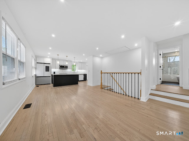 20 Oakridge, Trumbull, 06611, 4 Bedrooms Bedrooms, 0 ,3 BathroomsBathrooms,Residential Rental,For Sale,Oakridge,0,24172333