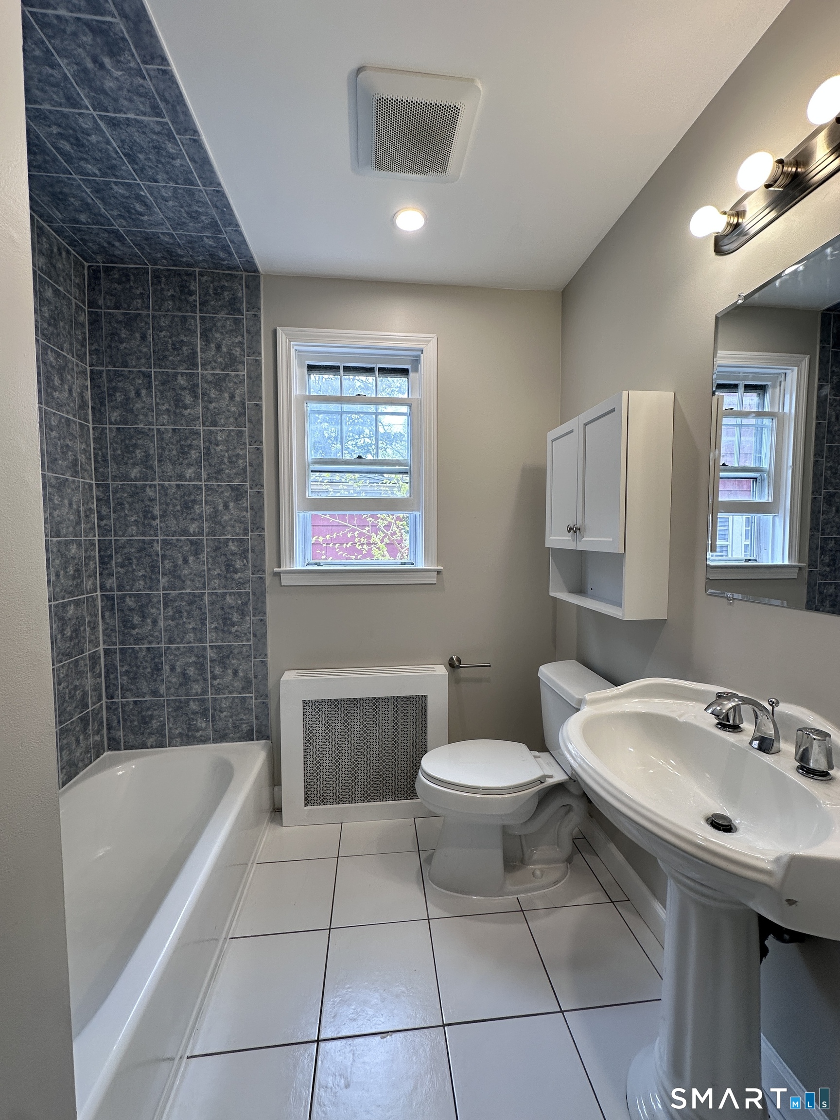 124 Harborview, Bridgeport, 06605, 2 Bedrooms Bedrooms, 0 ,1 BathroomBathrooms,Residential Rental,For Sale,Harborview,0,24171900