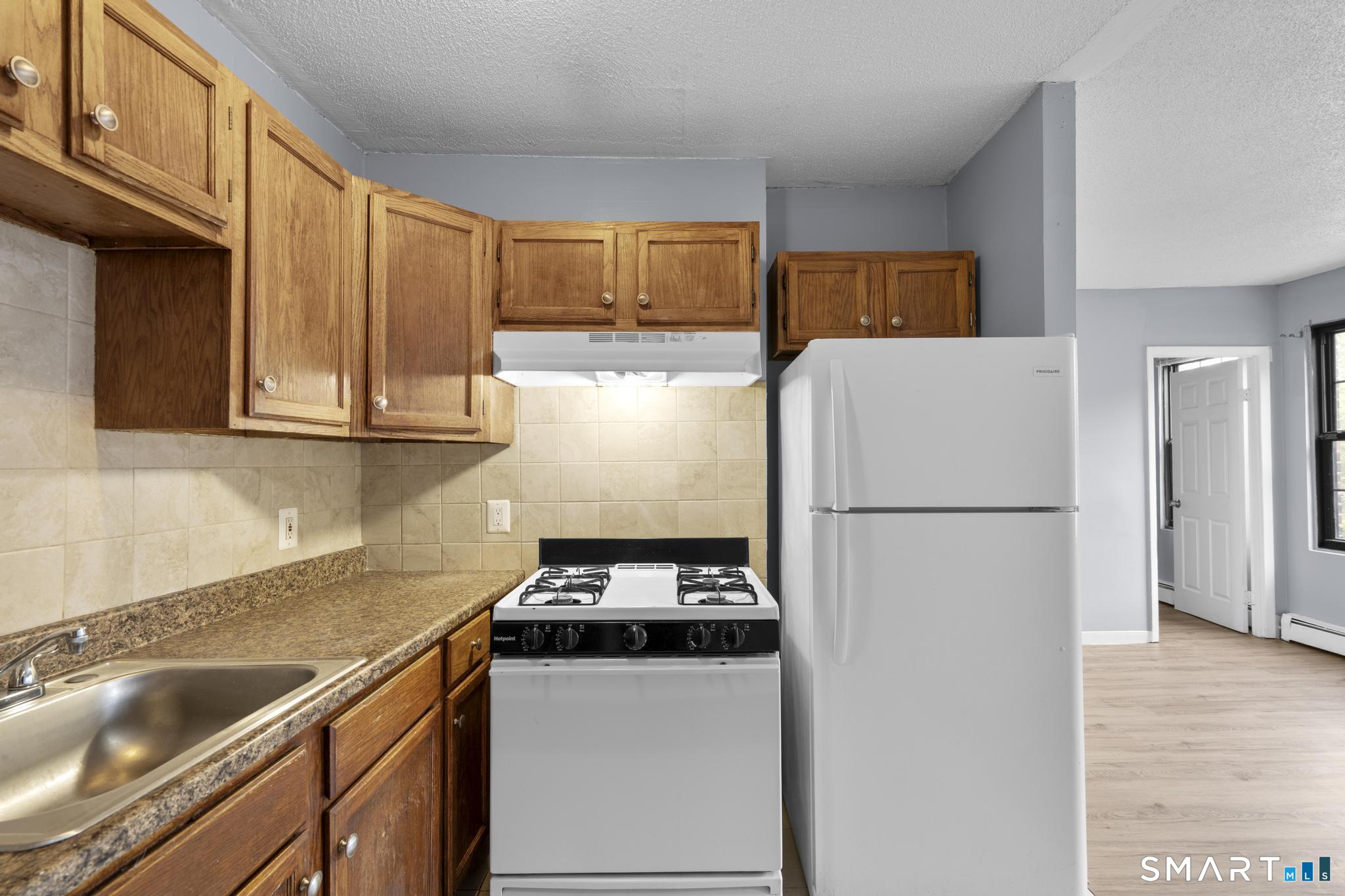 26-28 Lawrence, Hartford, 06106, 2 Bedrooms Bedrooms, 0 ,1 BathroomBathrooms,Residential Rental,For Sale,Lawrence,0,24171119