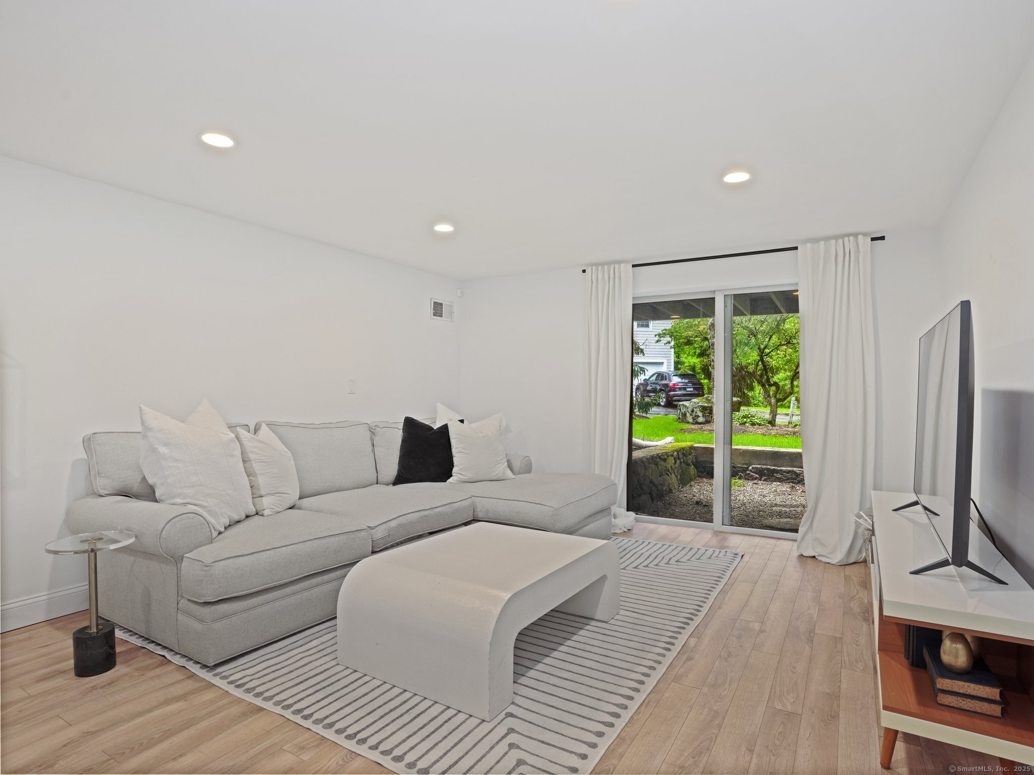 253 New Norwalk, New Canaan, 06840, 3 Bedrooms Bedrooms, 0 ,2 BathroomsBathrooms,Condo/co-op For Sale,For Sale,New Norwalk,0,24172501