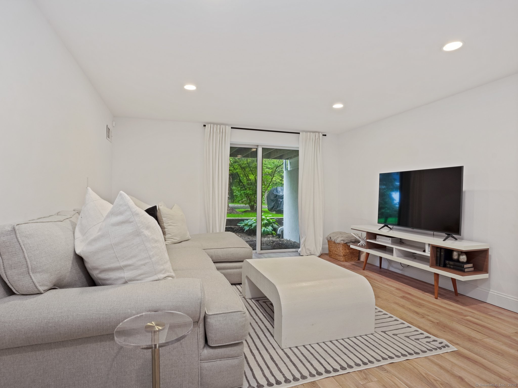 253 New Norwalk, New Canaan, 06840, 3 Bedrooms Bedrooms, 0 ,2 BathroomsBathrooms,Condo/co-op For Sale,For Sale,New Norwalk,0,24172501