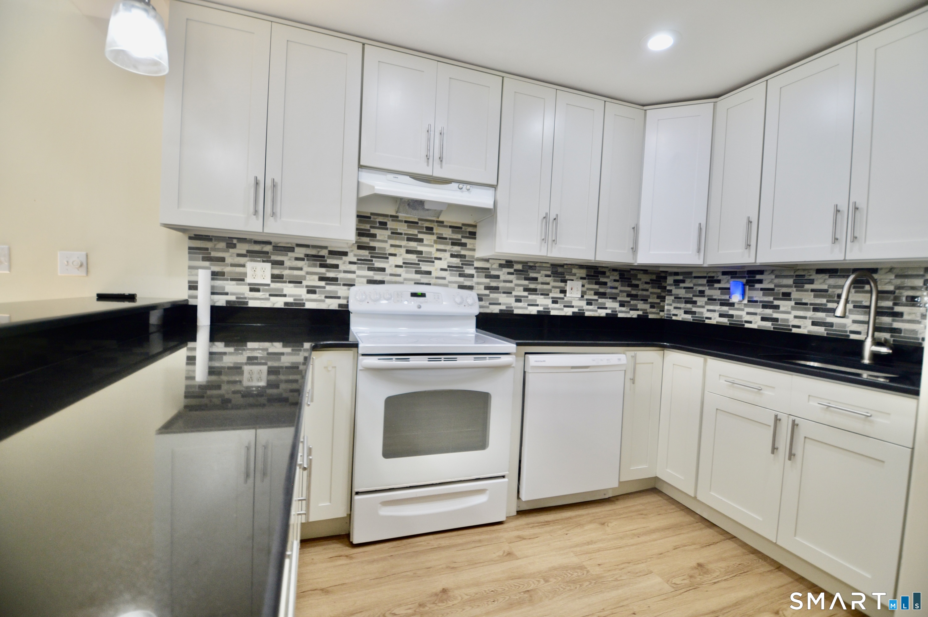 18 Amsterdam, Bridgeport, 06606, 2 Bedrooms Bedrooms, 0 ,1 BathroomBathrooms,Residential Rental,For Sale,Amsterdam,0,24172580