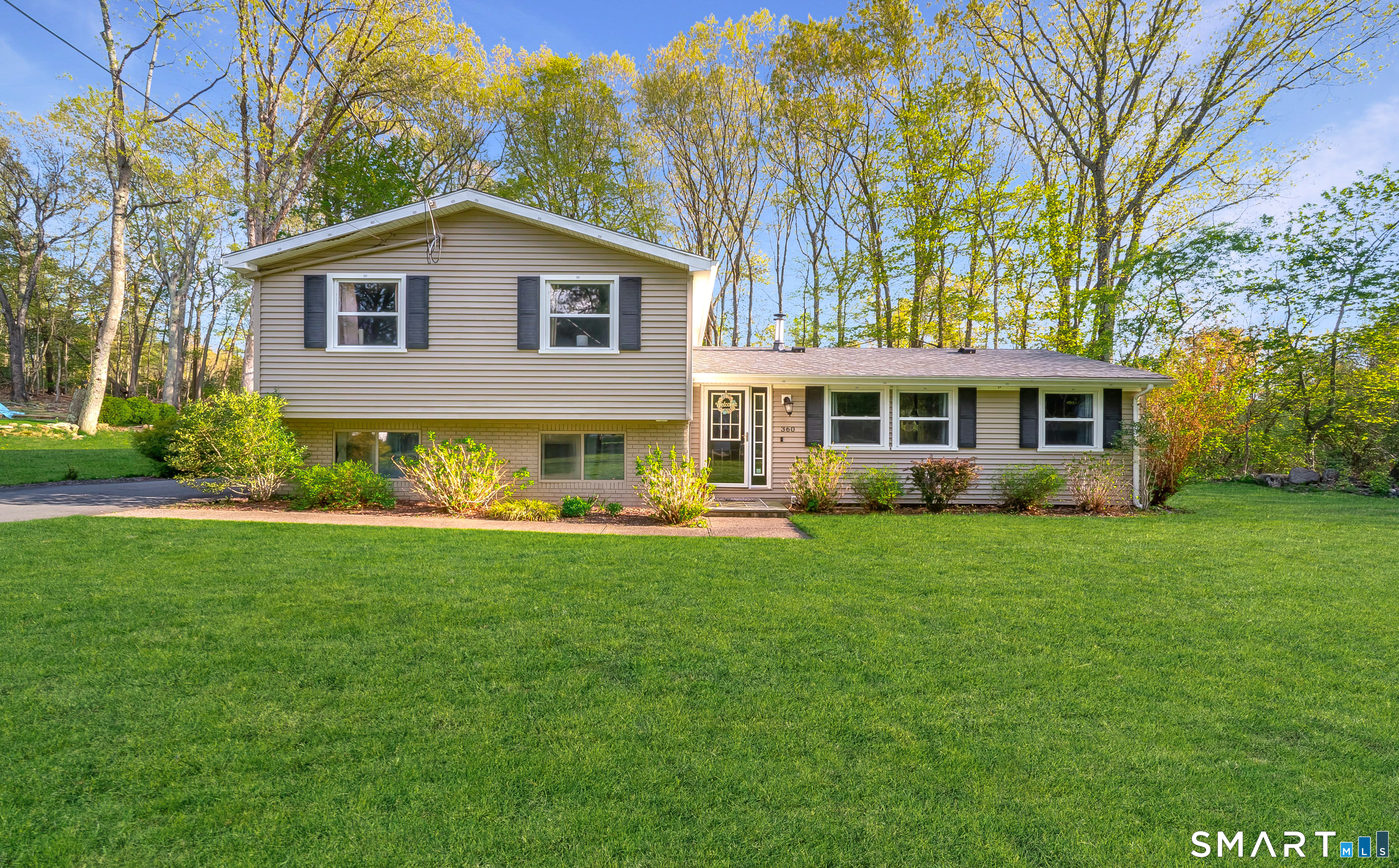 360 Shepard Avenue