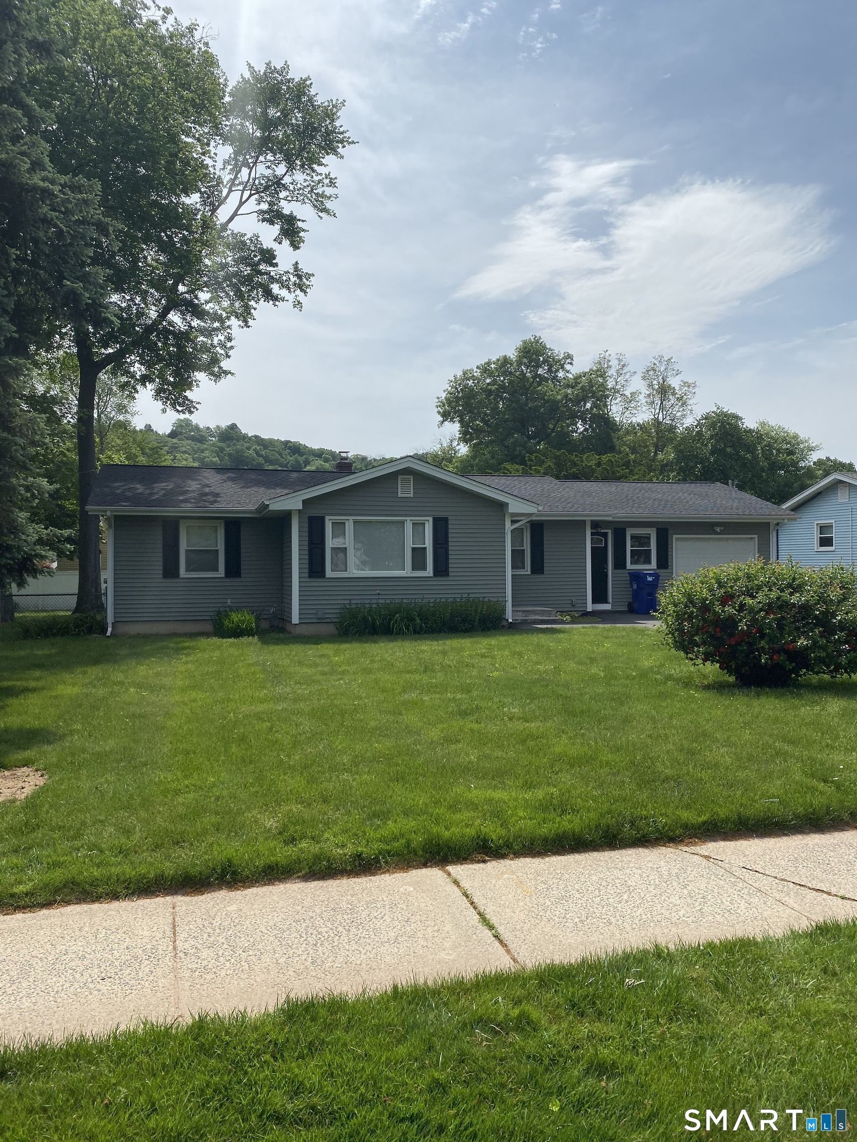 402 Connecticut, Newington, 06111, 3 Bedrooms Bedrooms, 0 ,2 BathroomsBathrooms,Single Family For Sale,For Sale,Connecticut,0,24170249
