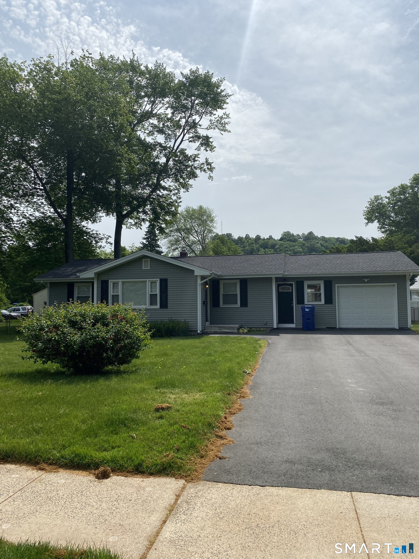 402 Connecticut, Newington, 06111, 3 Bedrooms Bedrooms, 0 ,2 BathroomsBathrooms,Single Family For Sale,For Sale,Connecticut,0,24170249