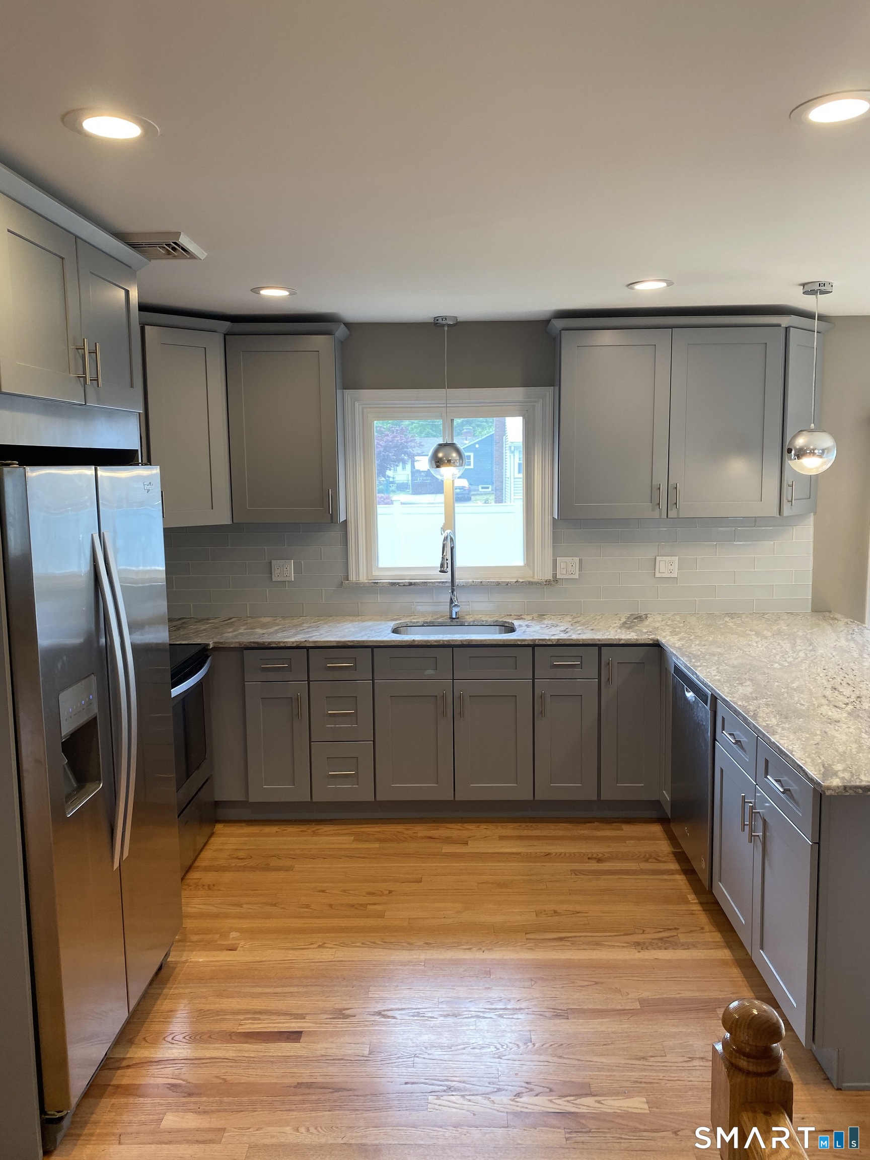 402 Connecticut, Newington, 06111, 3 Bedrooms Bedrooms, 0 ,2 BathroomsBathrooms,Single Family For Sale,For Sale,Connecticut,0,24170249
