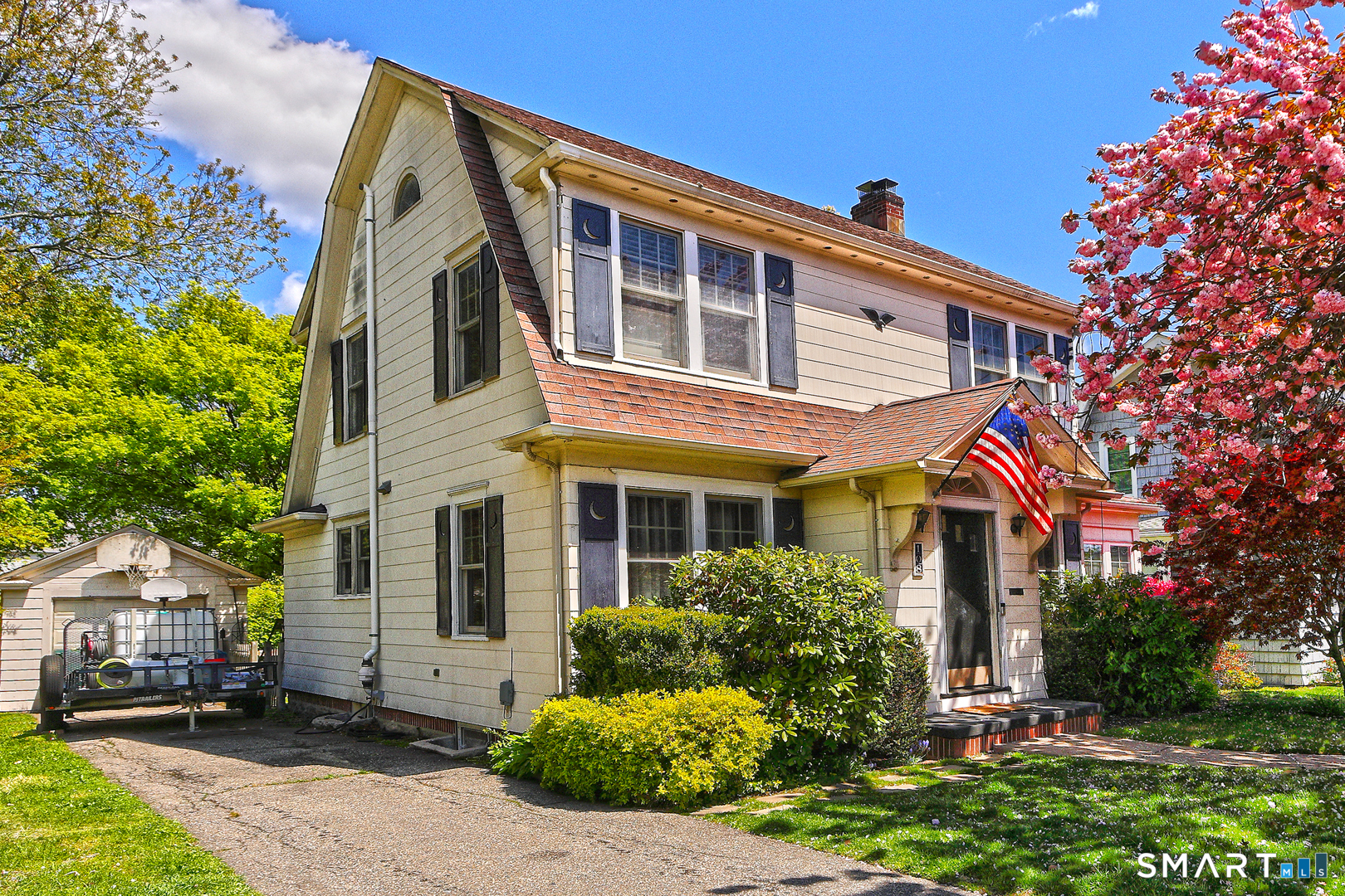 Charming Colonial In Paradise Green. Nice floor plan with large living room w/fireplace, formal dining room, eat-in kitchen and walk-in pantry. Updated 1/2 bath on main living level. Four season porch leads out to the level back yard. Hardwood Floors throughout. Detached garage. Great Stratford location close To Trains & Longbrook Park!