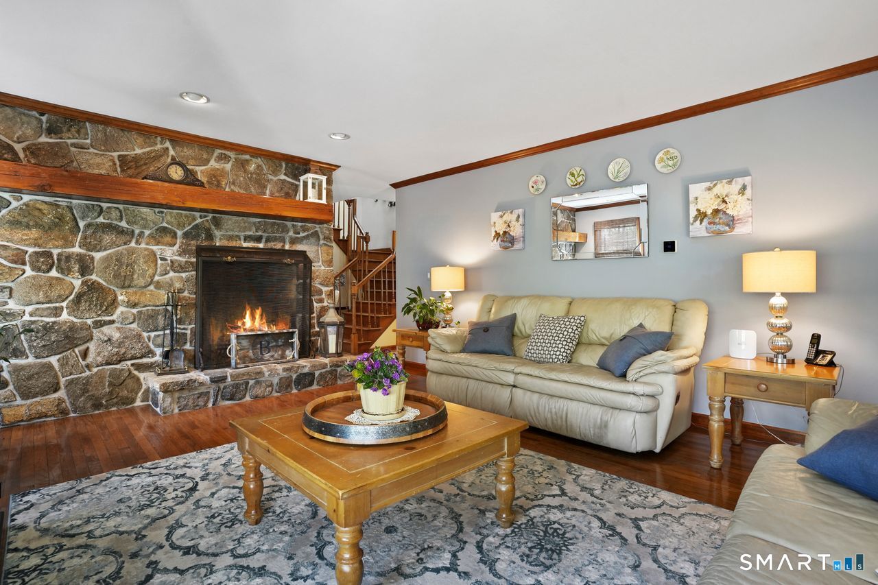 Homes for sale in Oxford, CT | 117 Rolling Hills Dr, Oxford, CT 06478 | MLS# 24172833