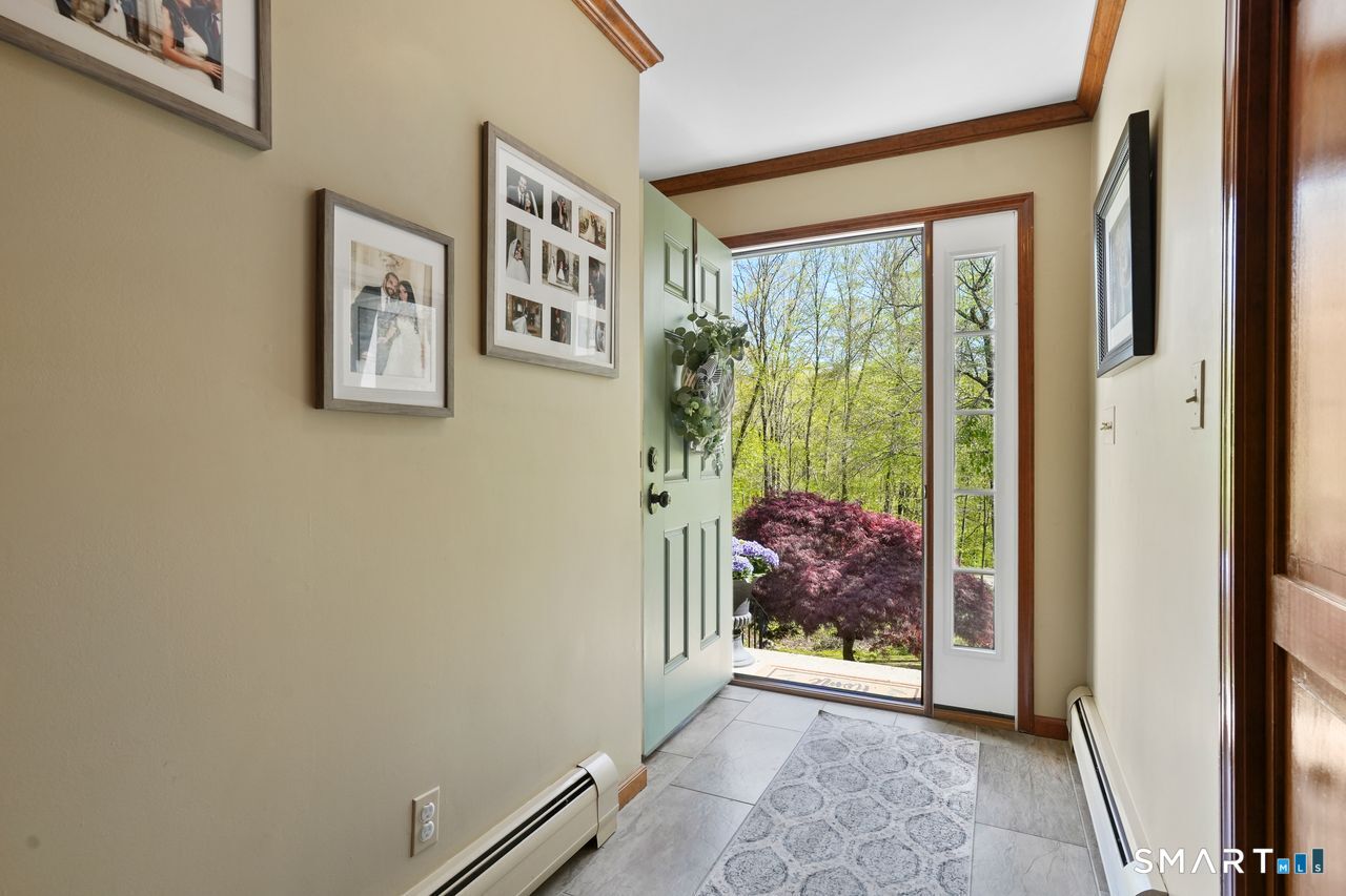 Homes for sale in Oxford, CT | 117 Rolling Hills Dr, Oxford, CT 06478 | MLS# 24172833