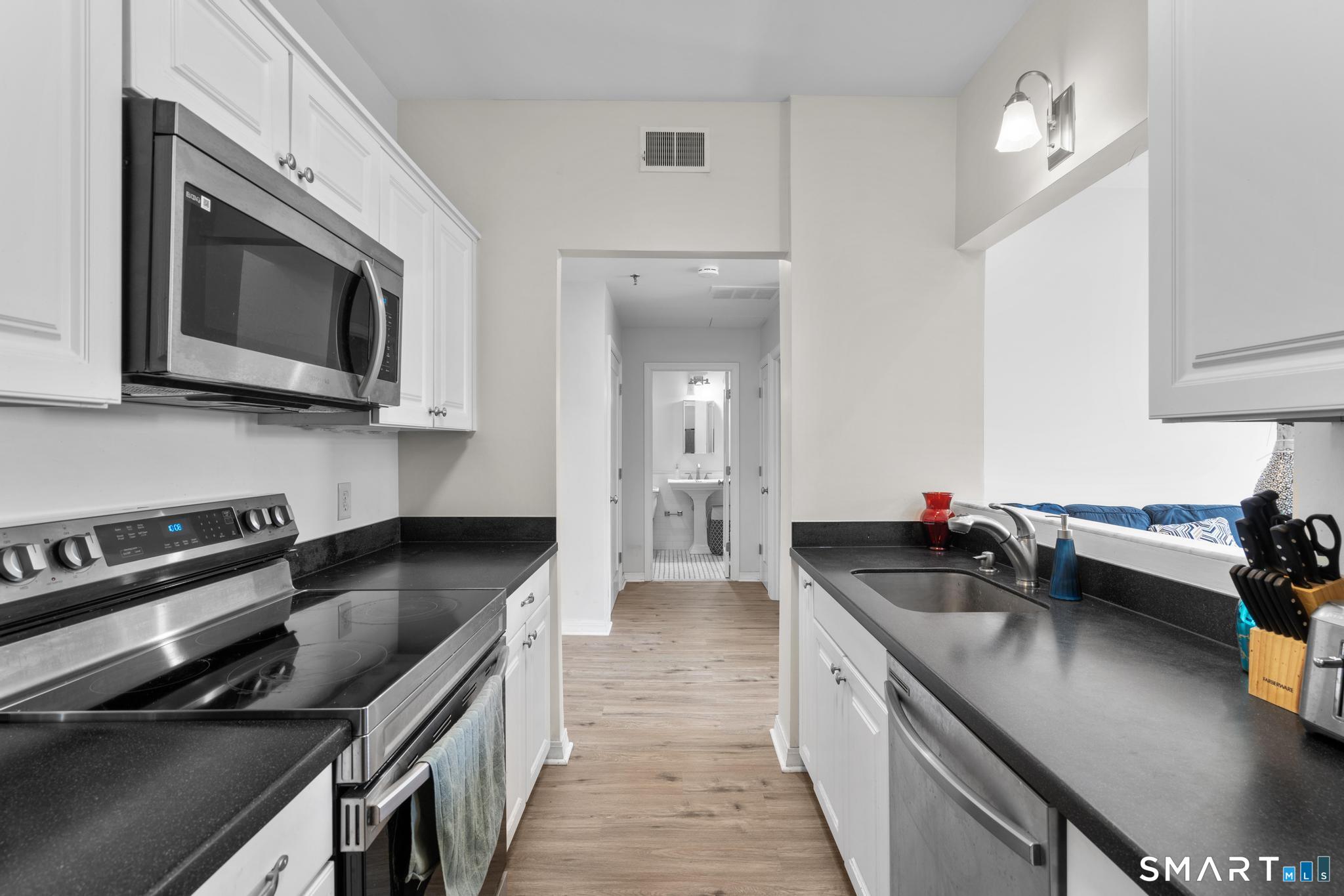 196 Crown Street  Unit #406 photo 5