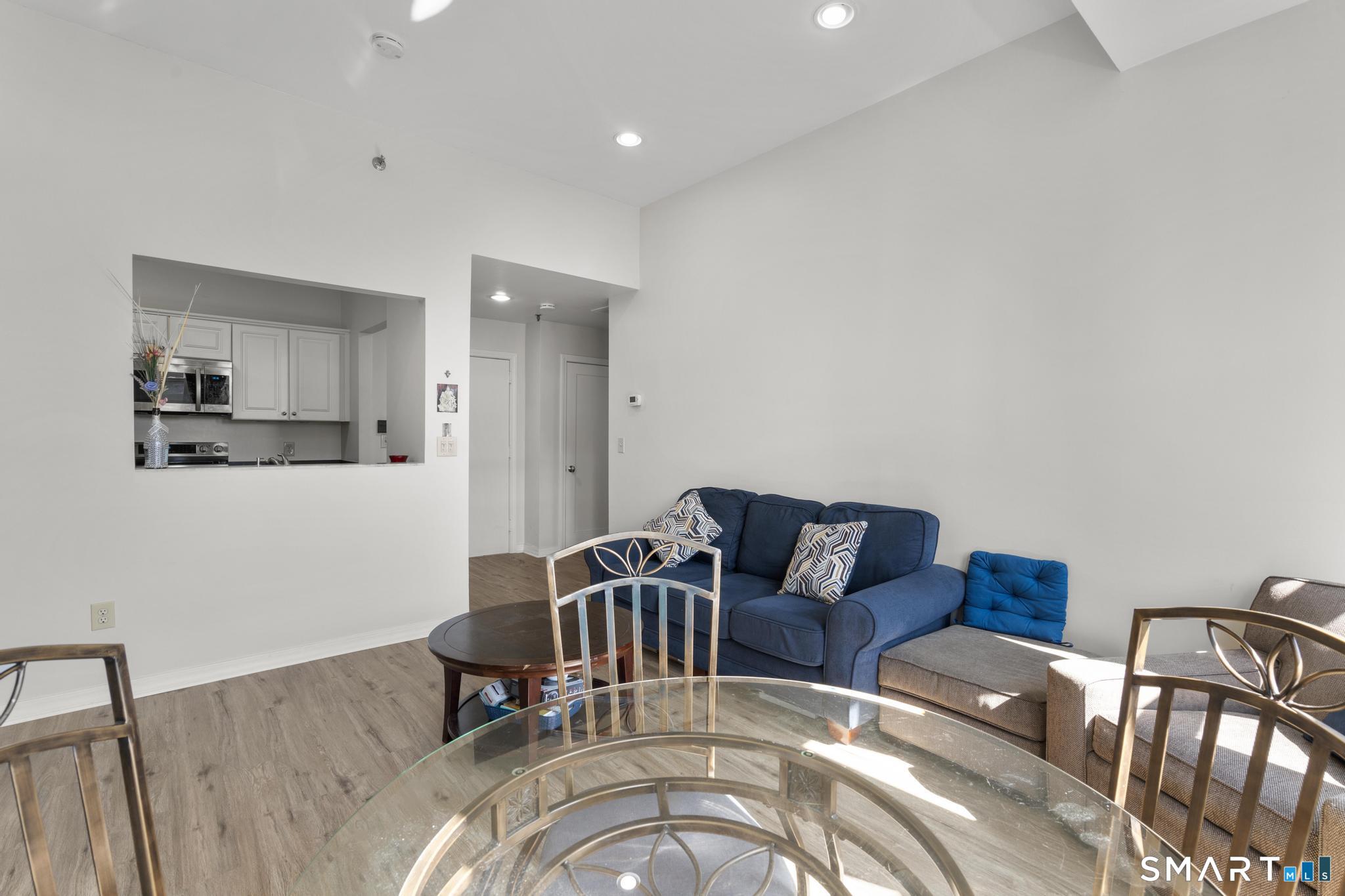 196 Crown Street  Unit #406 photo 12