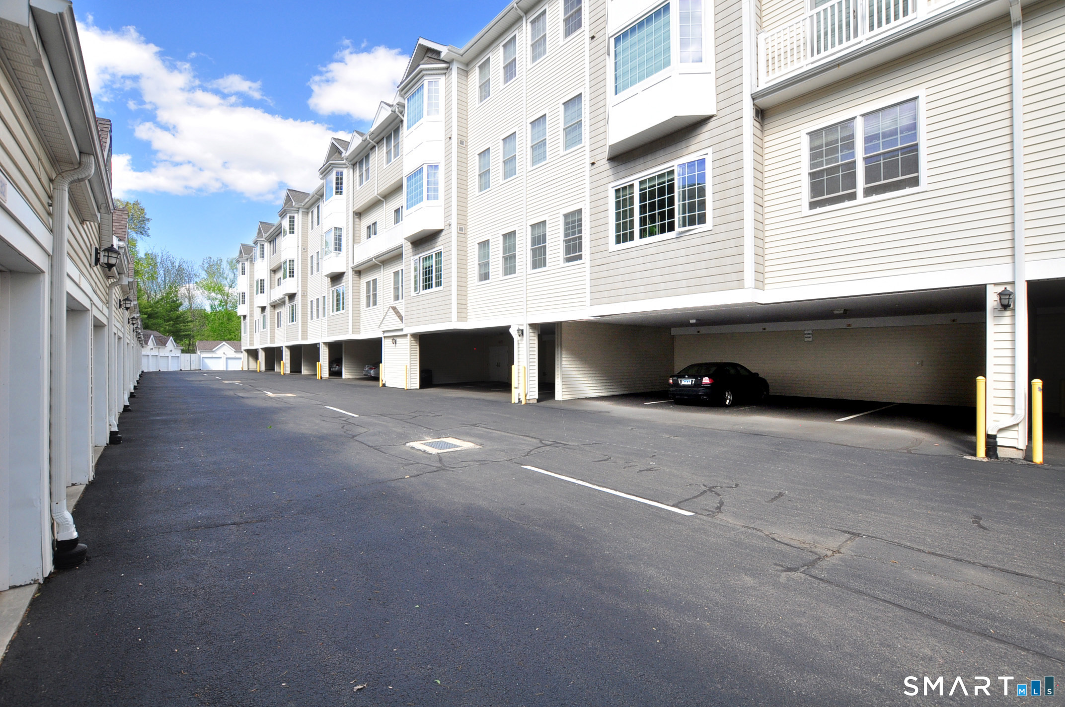 Homes for sale in West Hartford, CT | 1 King Philip Dr #218, West Hartford, CT 06117 | MLS# 24174311