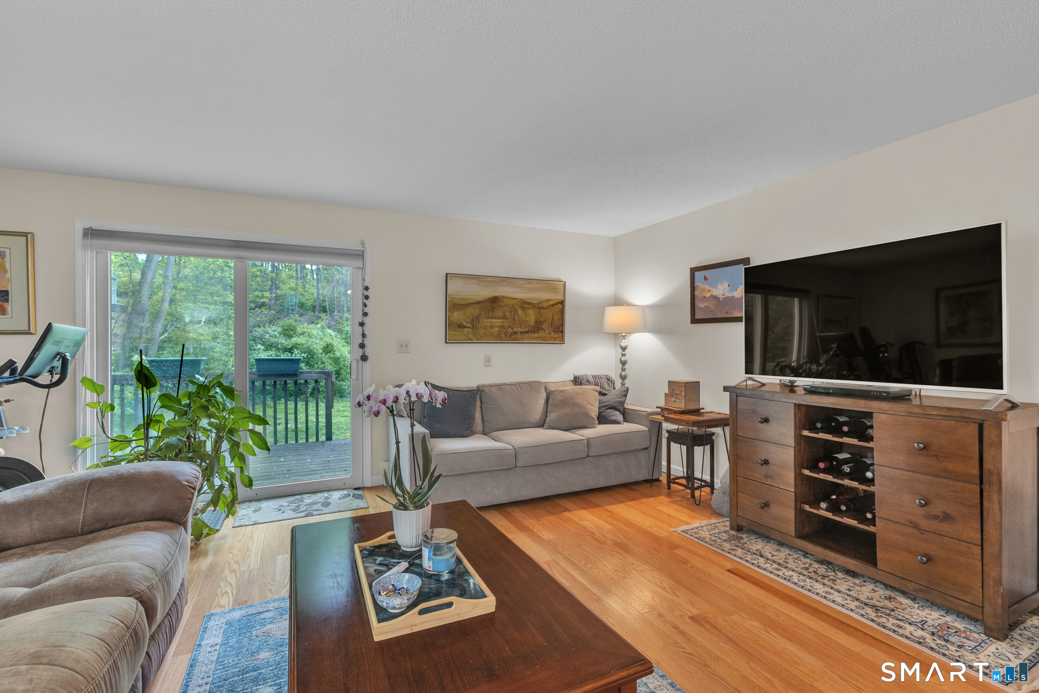 Homes for sale in Newington, CT | 26 Kowal Ct, Newington, CT 06111 | MLS# 24175358