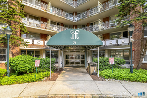 71 Strawberry Hill Avenue, Unit 1010