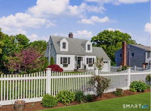 40 Woodbury Avenue