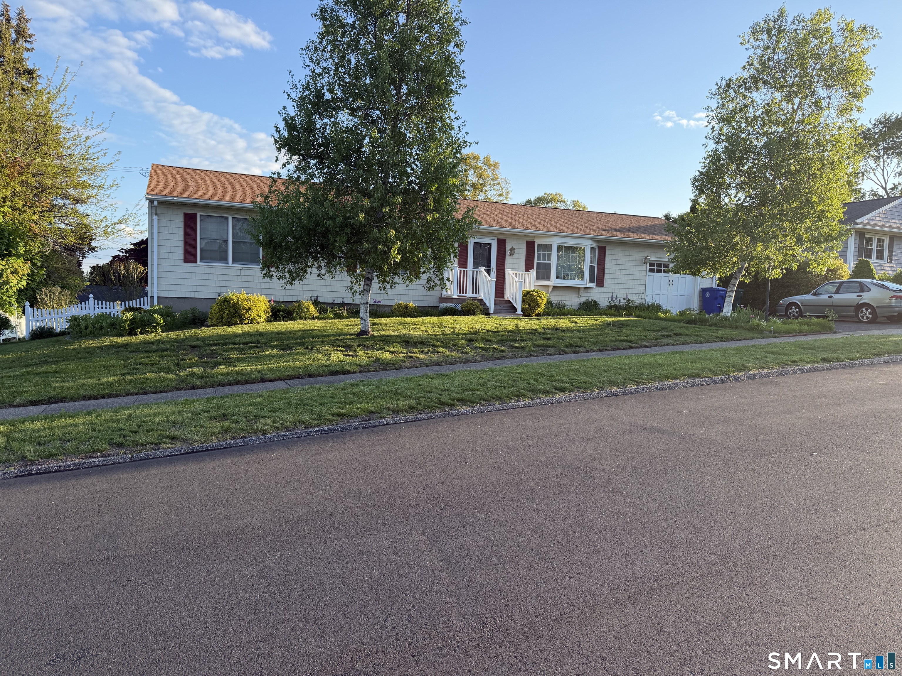 Homes for sale in Stratford, CT | 60 Delwood Rd, Stratford, CT 06614 | MLS# 24175524