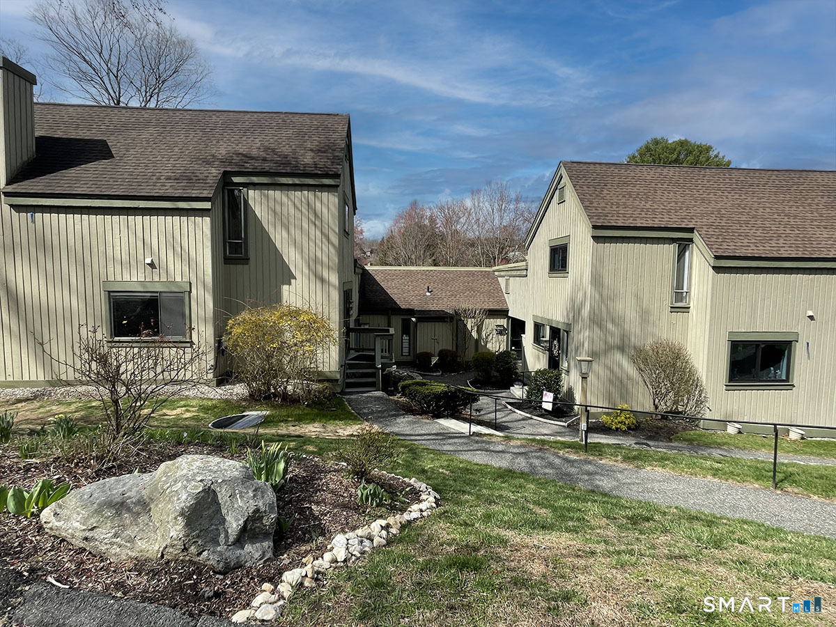318 Heritage Village E