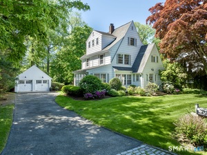 8 Woodland Drive