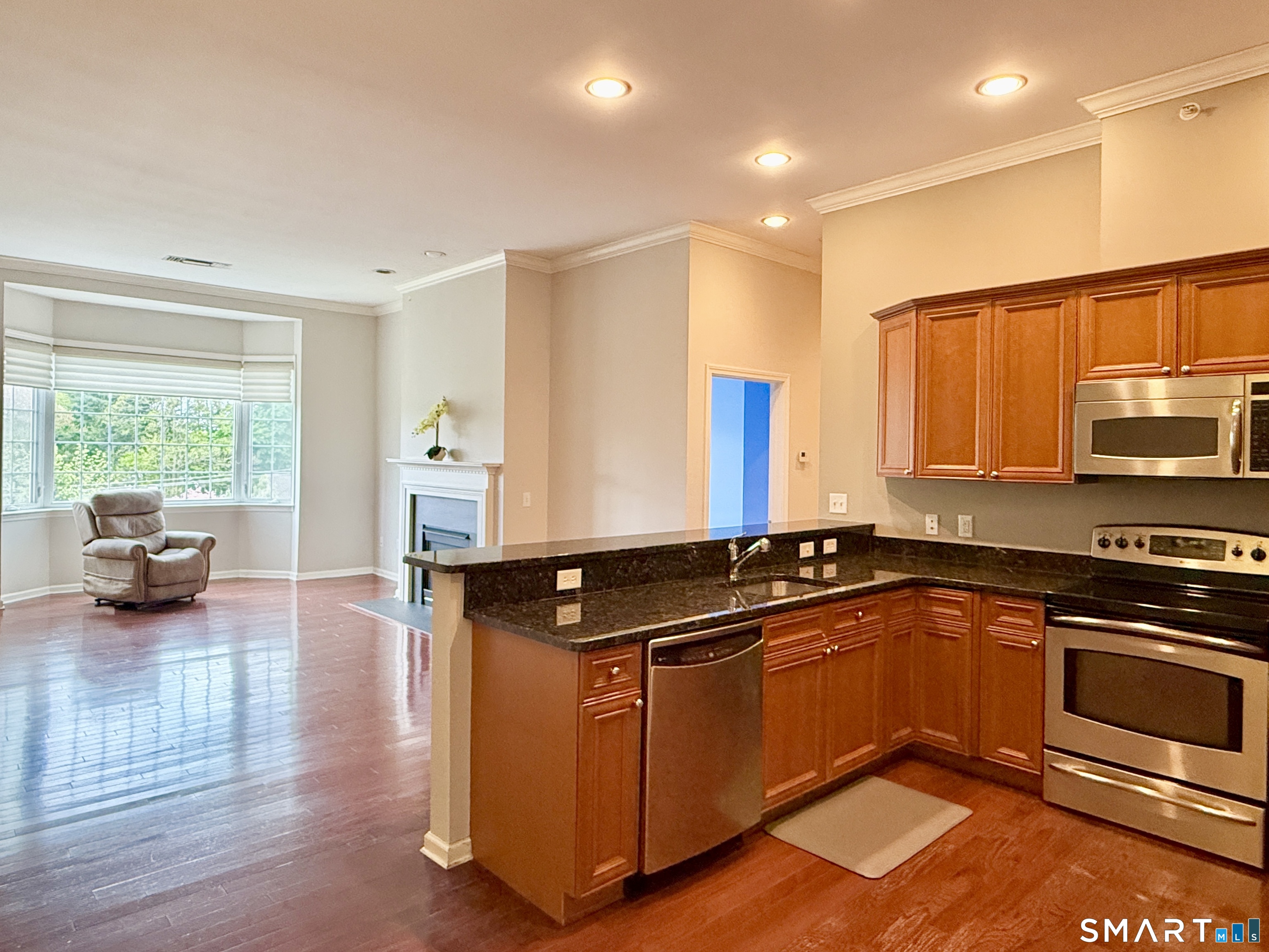 Homes for sale in West Hartford, CT | 1 King Philip Dr #405, West Hartford, CT 06117 | MLS# 24176025