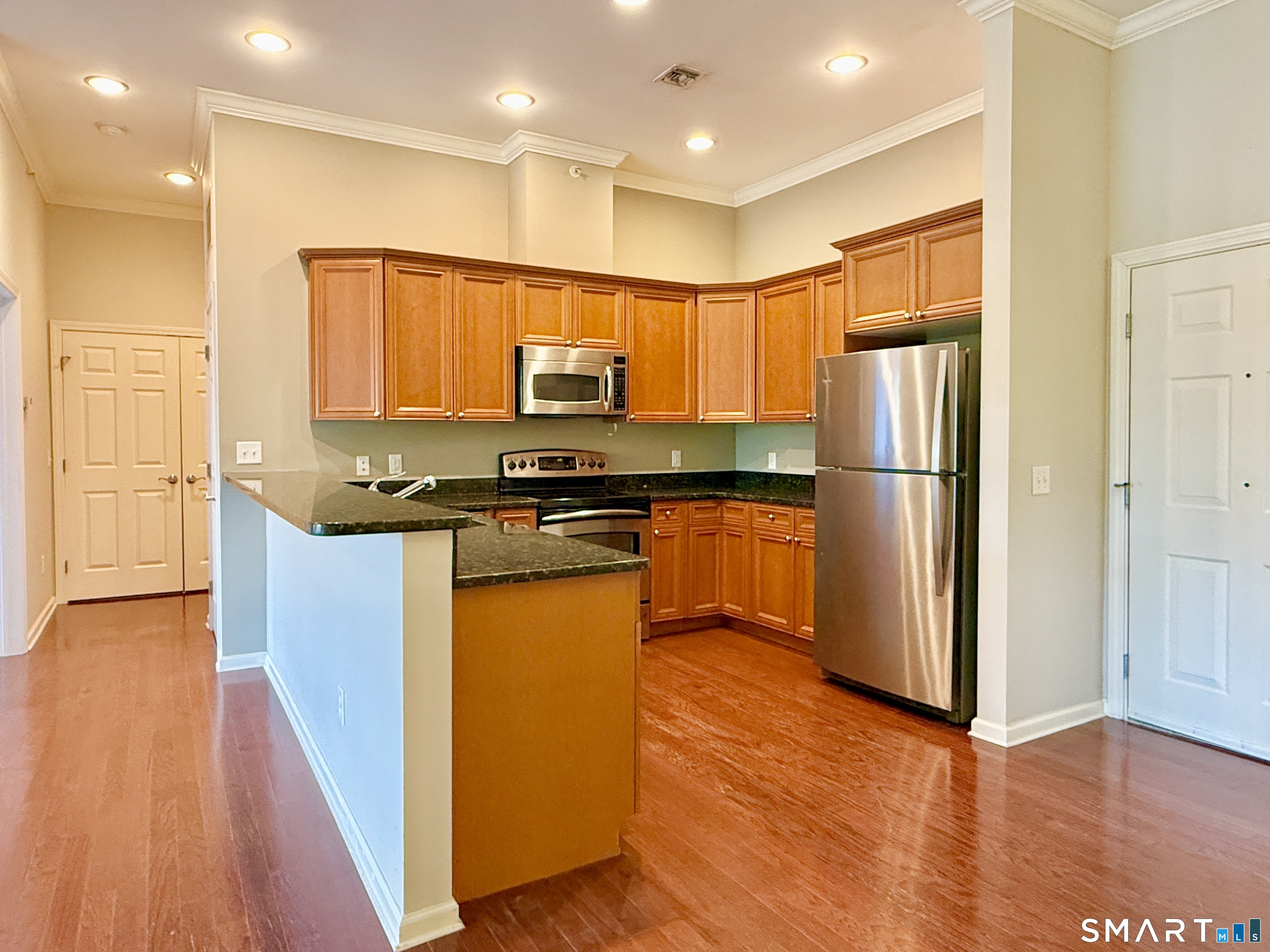 Homes for sale in West Hartford, CT | 1 King Philip Dr #405, West Hartford, CT 06117 | MLS# 24176025