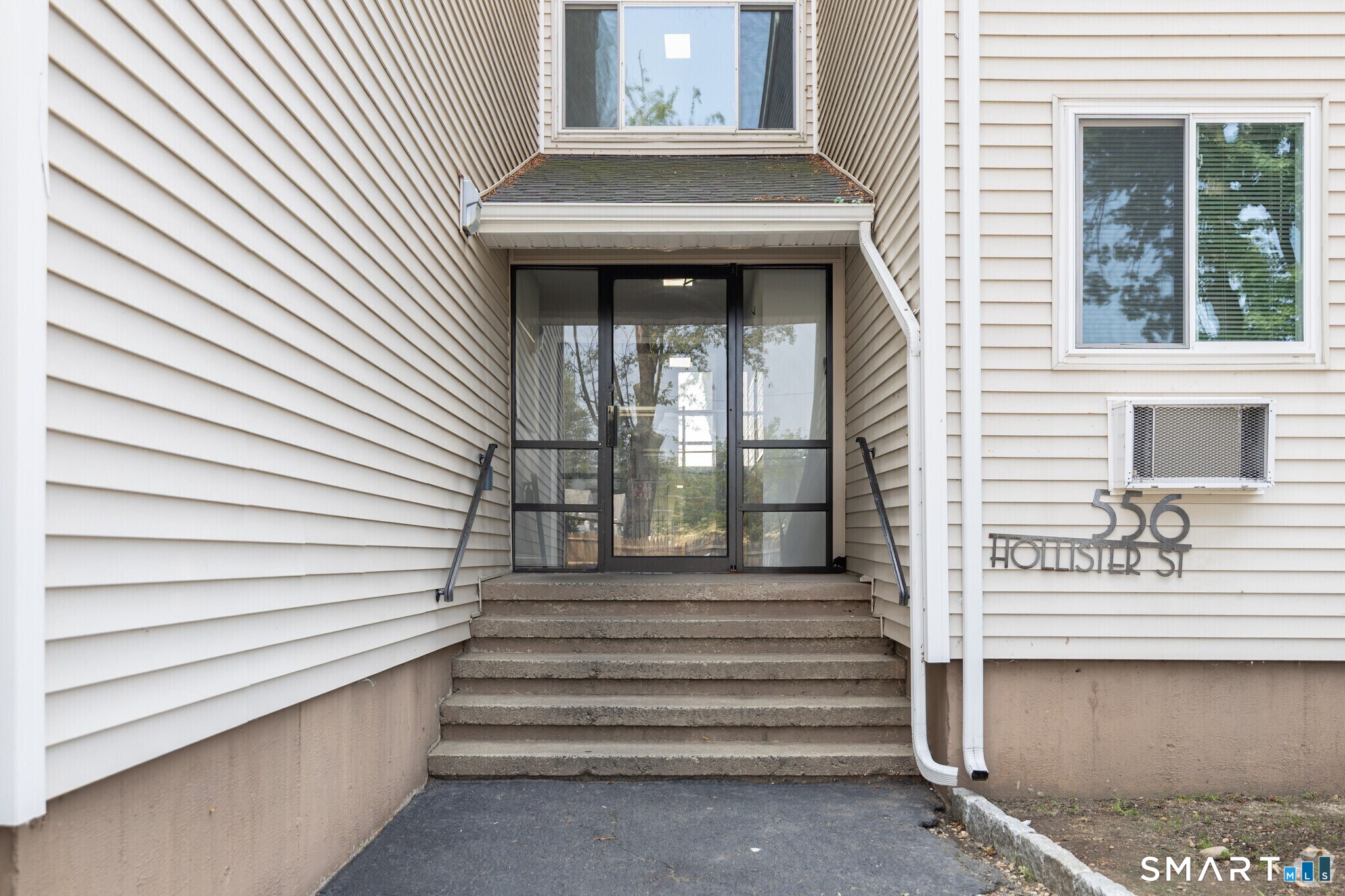 Main property photo
