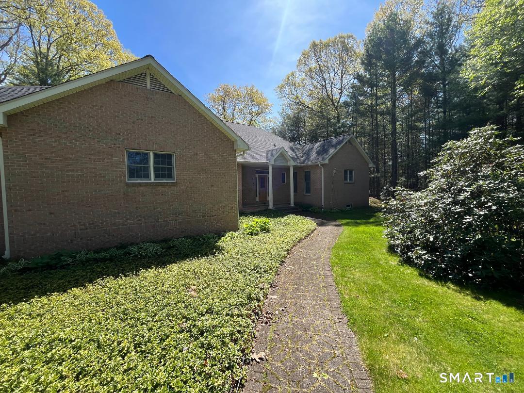 Homes for sale in Ellington, CT | 5 Crystal Ball Ct, Ellington, CT 06029 | MLS# 24167015