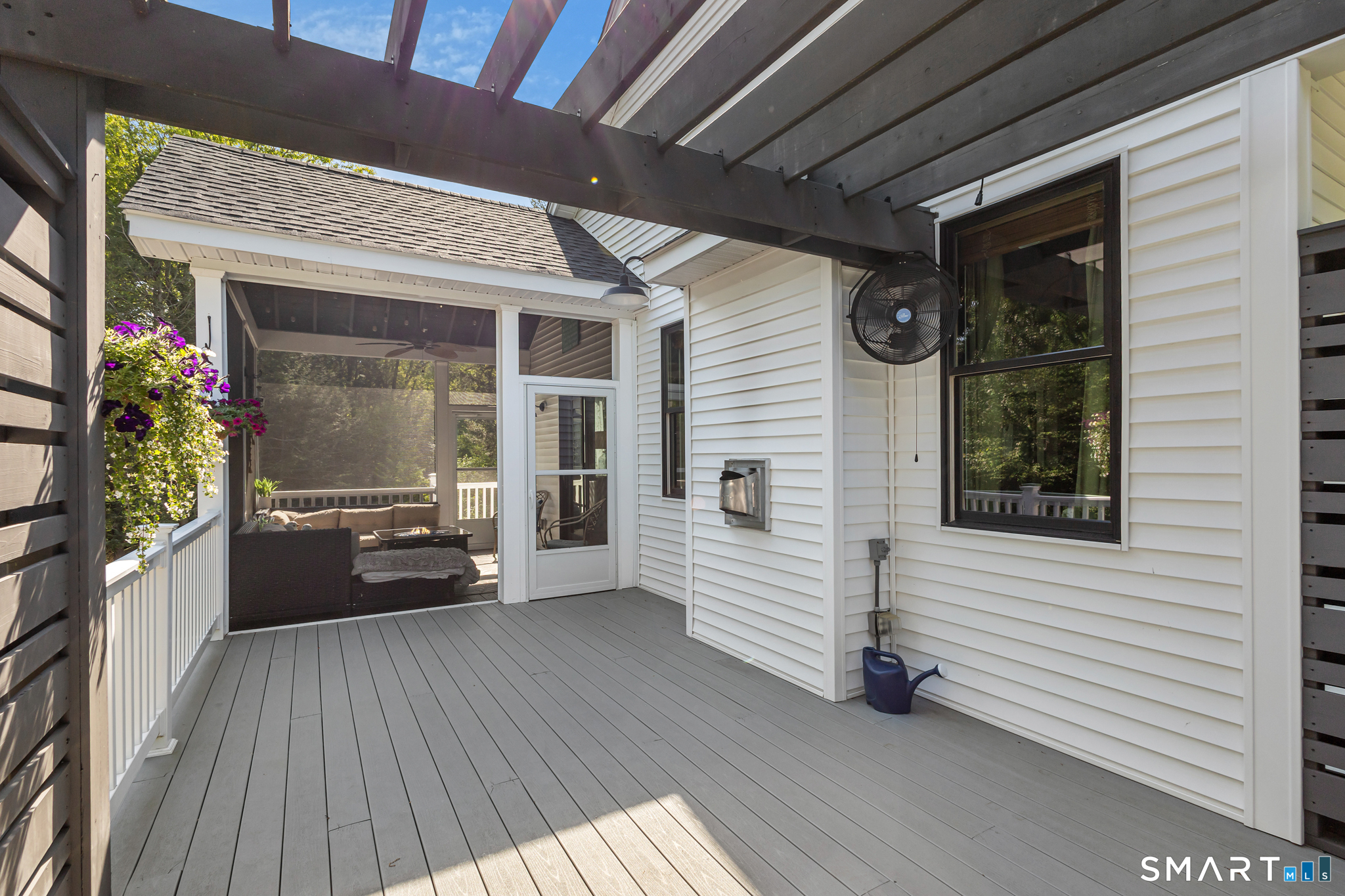 Homes for sale in Thompson, CT | 142 Quinebaug Rd, Thompson, CT 06255 | MLS# 24177061