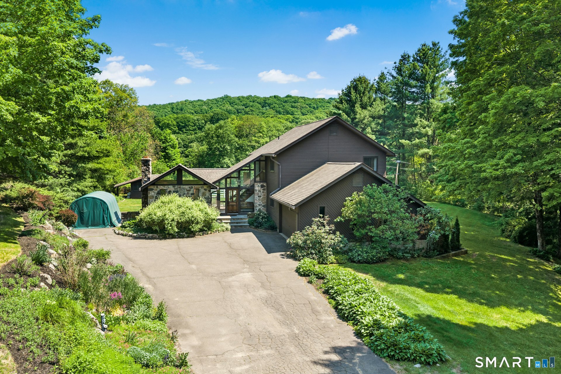 Homes for sale in Newtown, CT | 127 Huntingtown Rd, Newtown, CT 06470 | MLS# 24171380